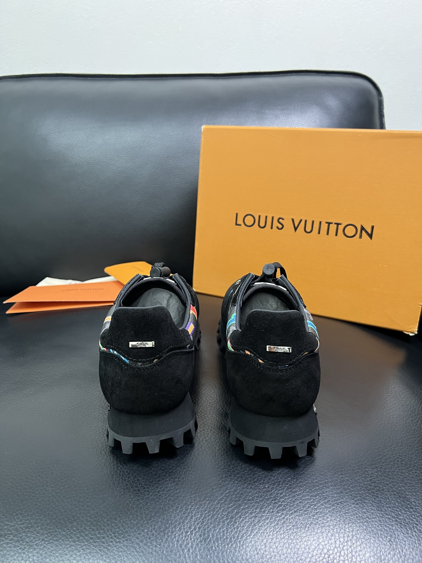 Lv 高品质 顶级工艺品 路易威登，专柜同步，鞋面意大利进口，高品质拼接缤纷色彩复杂工艺品，进口水染牛里