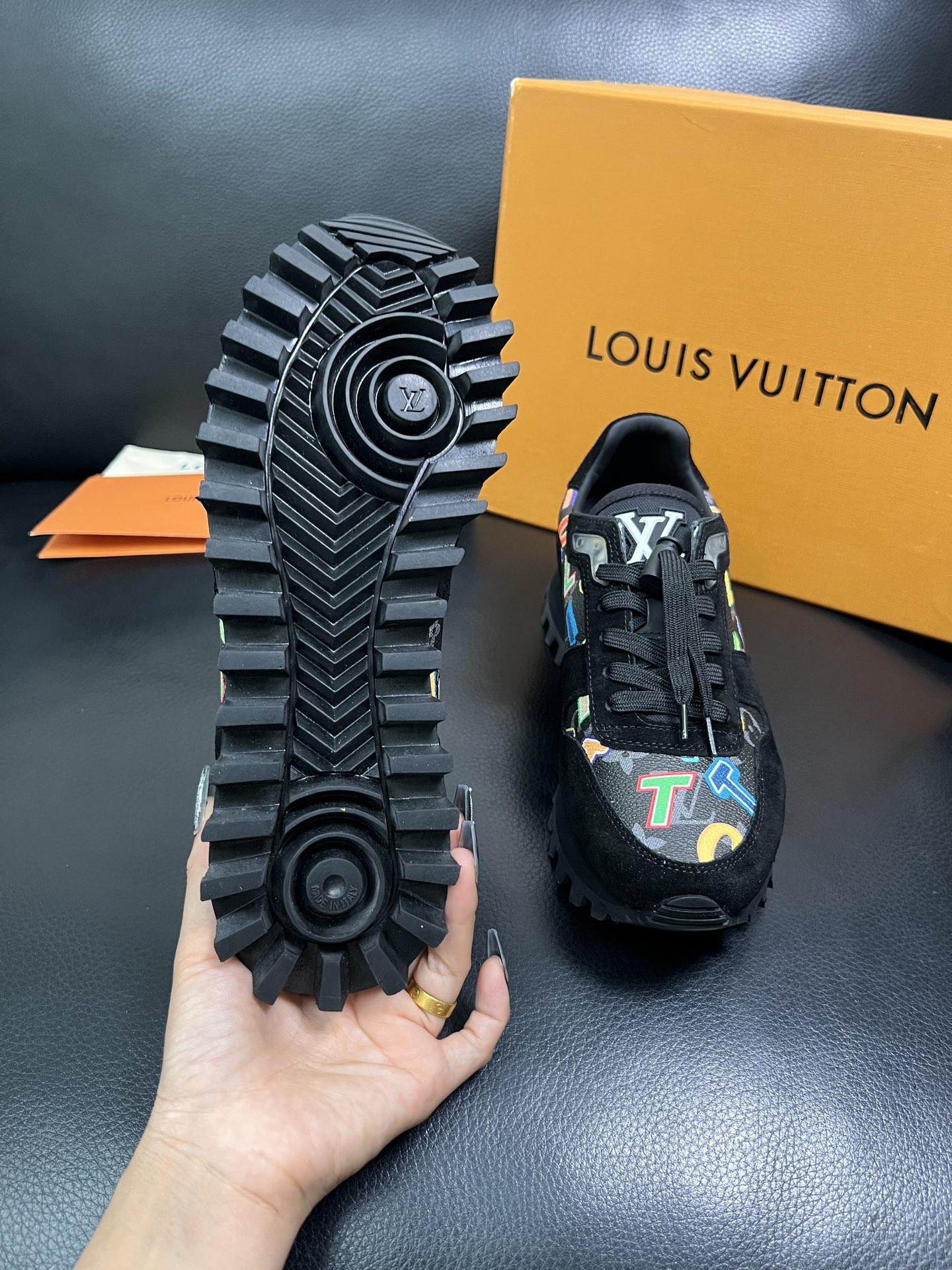 Lv 高品质 顶级工艺品 路易威登，专柜同步，鞋面意大利进口，高品质拼接缤纷色彩复杂工艺品，进口水染牛里