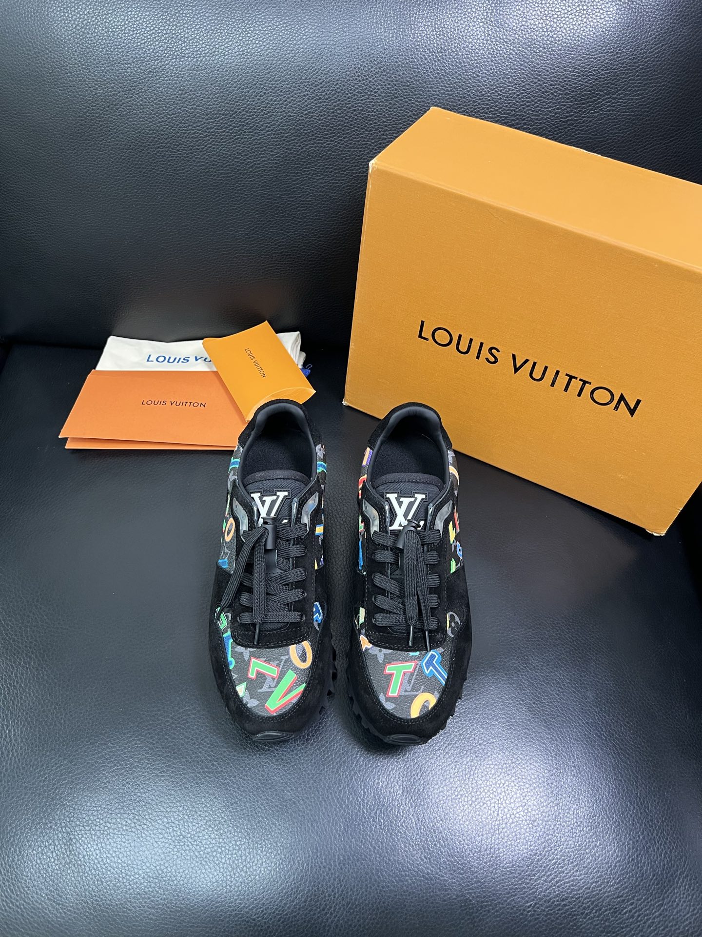 Lv 高品质 顶级工艺品 路易威登，专柜同步，鞋面意大利进口，高品质拼接缤纷色彩复杂工艺品，进口水染牛里