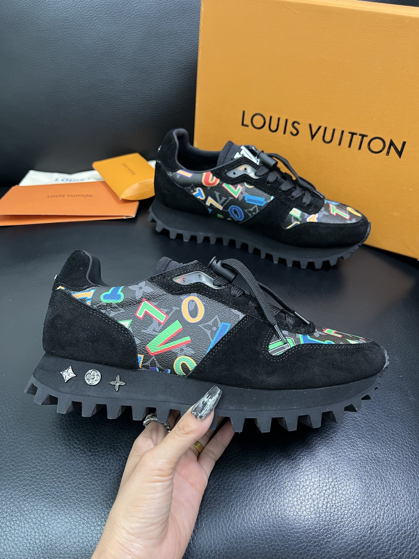 Lv 高品质 顶级工艺品 路易威登，专柜同步，鞋面意大利进口，高品质拼接缤纷色彩复杂工艺品，进口水染牛里