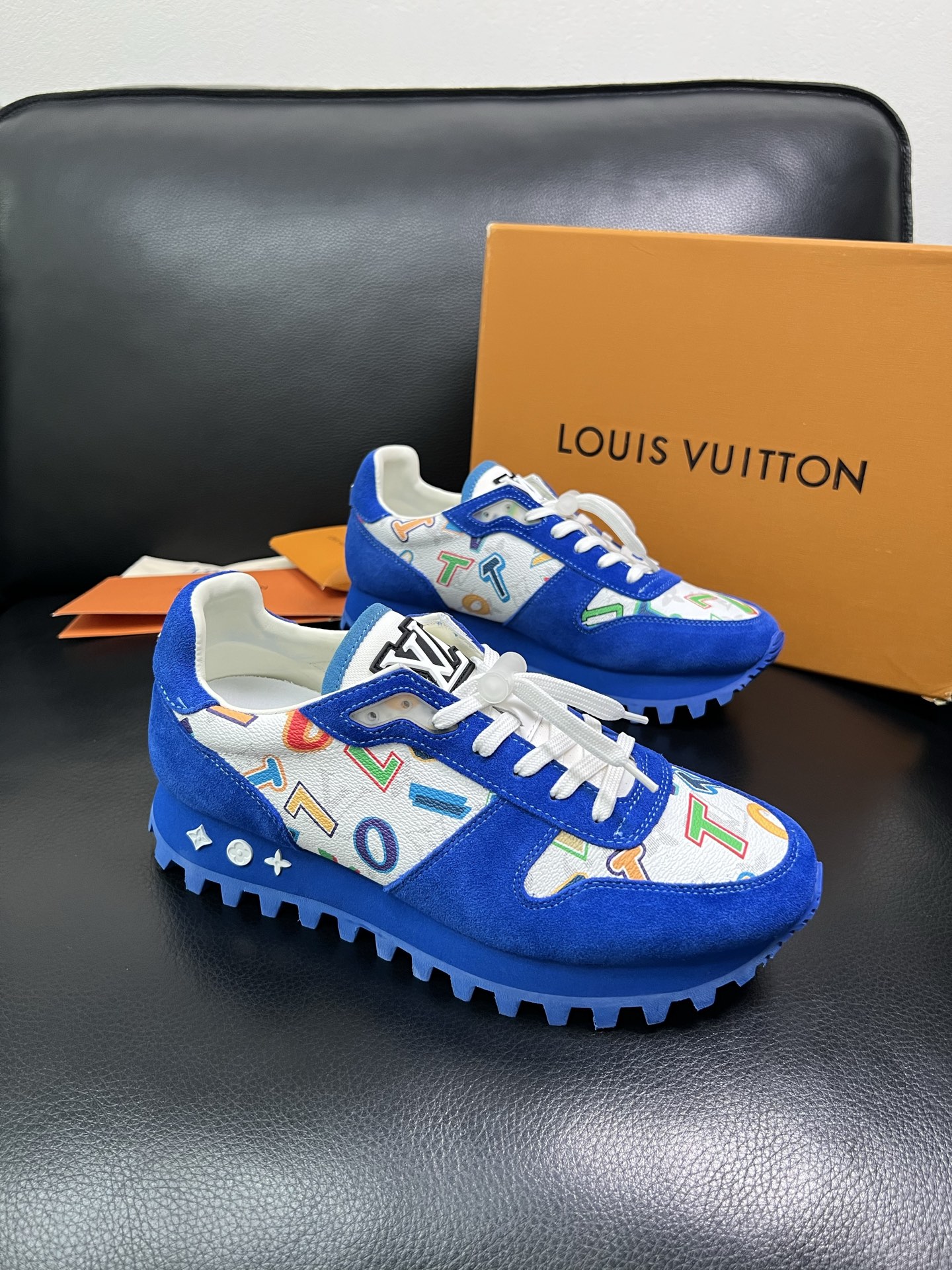 Lv 高品质 顶级工艺品 路易威登，专柜同步，鞋面意大利进口，高品质拼接缤纷色彩复杂工艺品，进口水染牛里