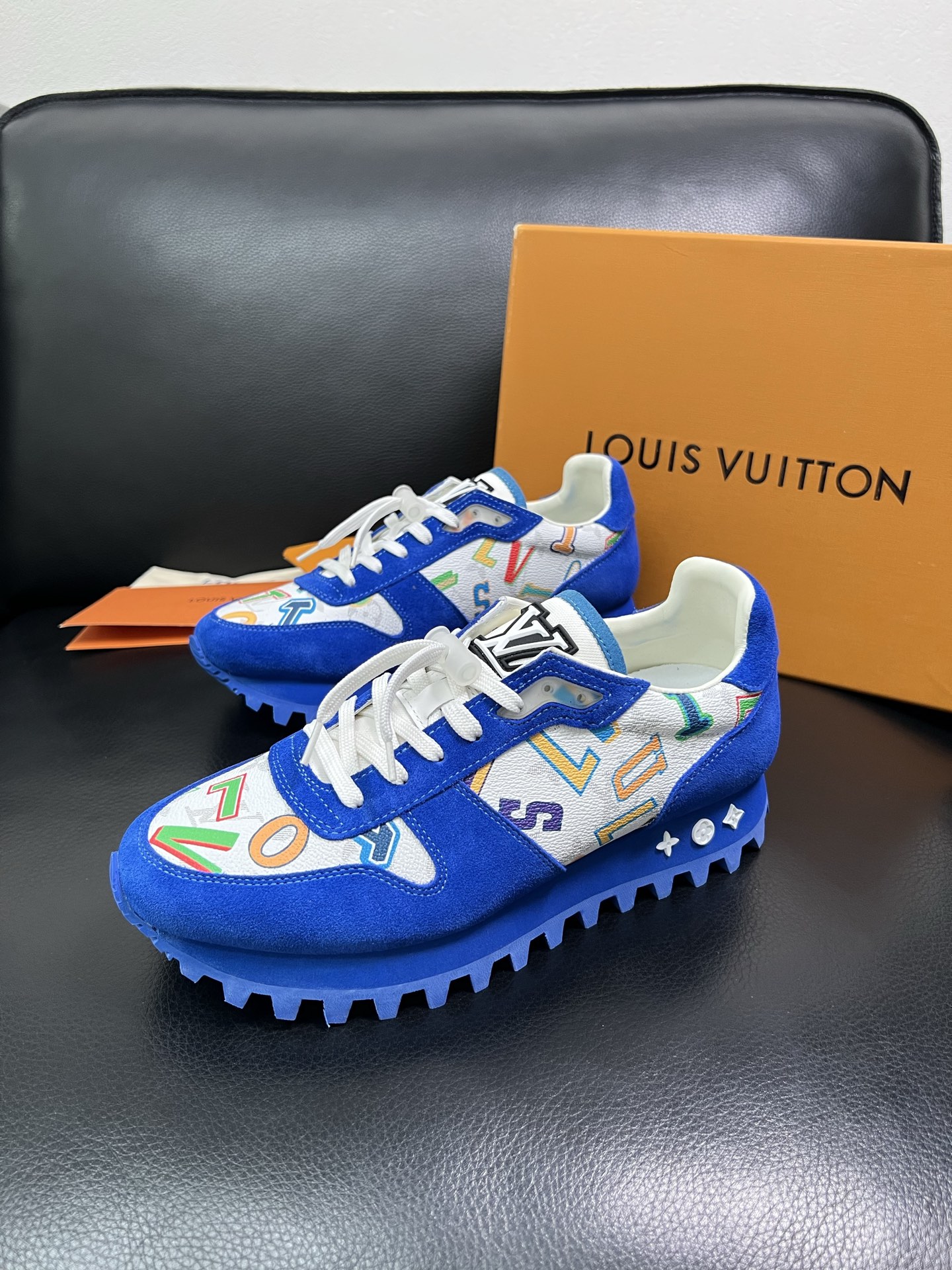 Lv 高品质 顶级工艺品 路易威登，专柜同步，鞋面意大利进口，高品质拼接缤纷色彩复杂工艺品，进口水染牛里