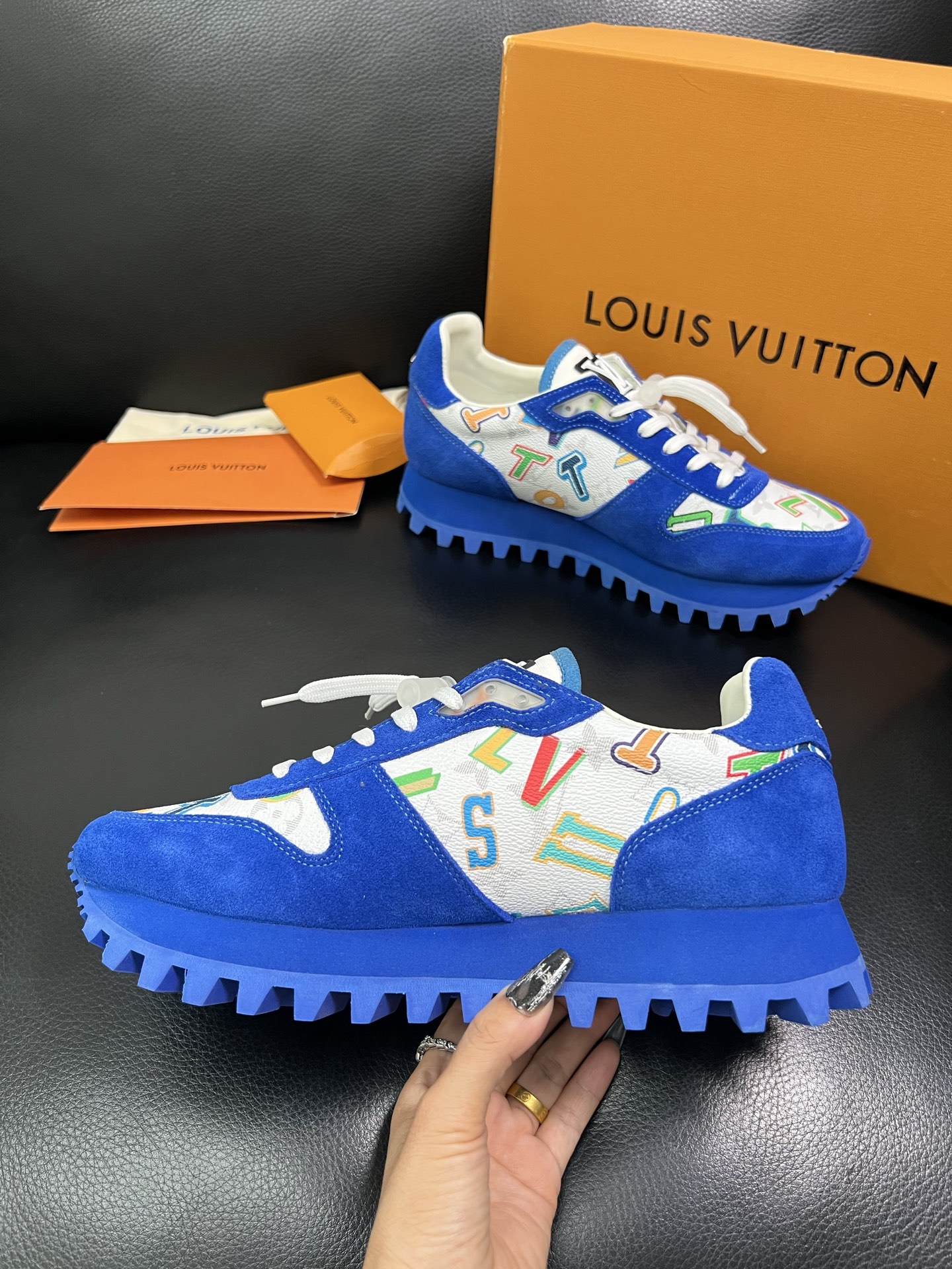 Lv 高品质 顶级工艺品 路易威登，专柜同步，鞋面意大利进口，高品质拼接缤纷色彩复杂工艺品，进口水染牛里