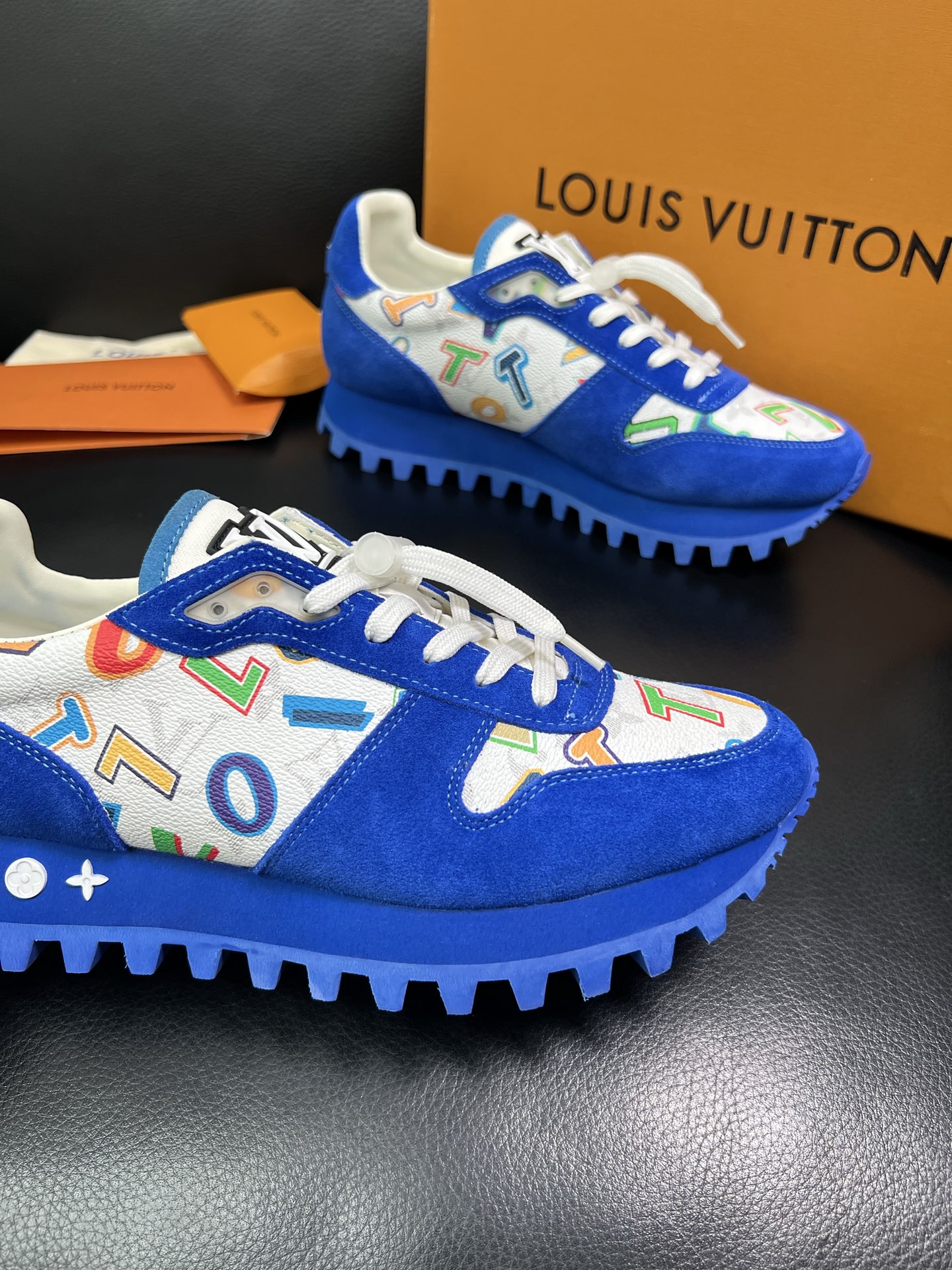 Lv 高品质 顶级工艺品 路易威登，专柜同步，鞋面意大利进口，高品质拼接缤纷色彩复杂工艺品，进口水染牛里