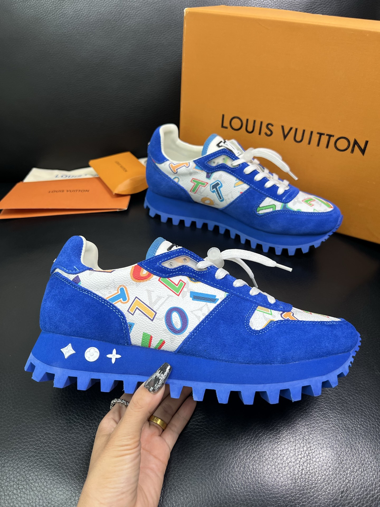 Lv 高品质 顶级工艺品 路易威登，专柜同步，鞋面意大利进口，高品质拼接缤纷色彩复杂工艺品，进口水染牛里