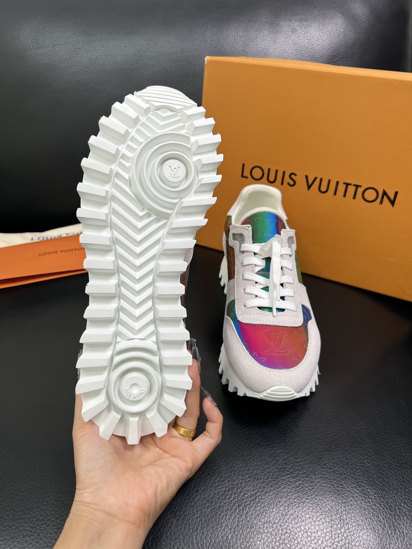 Lv 高品质 顶级工艺品 路易威登，专柜同步，鞋面意大利进口，高品质拼接缤纷色彩复杂工艺品，进口水染牛里
