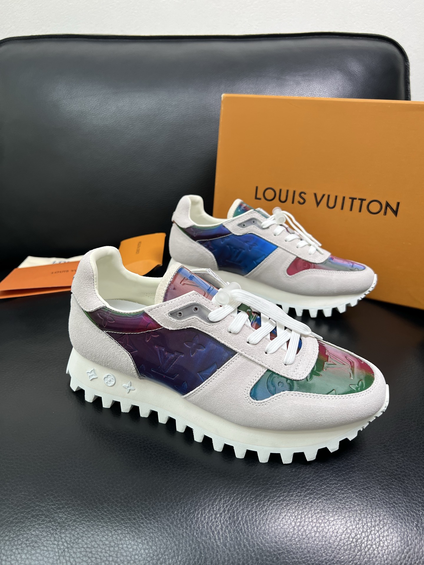 Lv 高品质 顶级工艺品 路易威登，专柜同步，鞋面意大利进口，高品质拼接缤纷色彩复杂工艺品，进口水染牛里