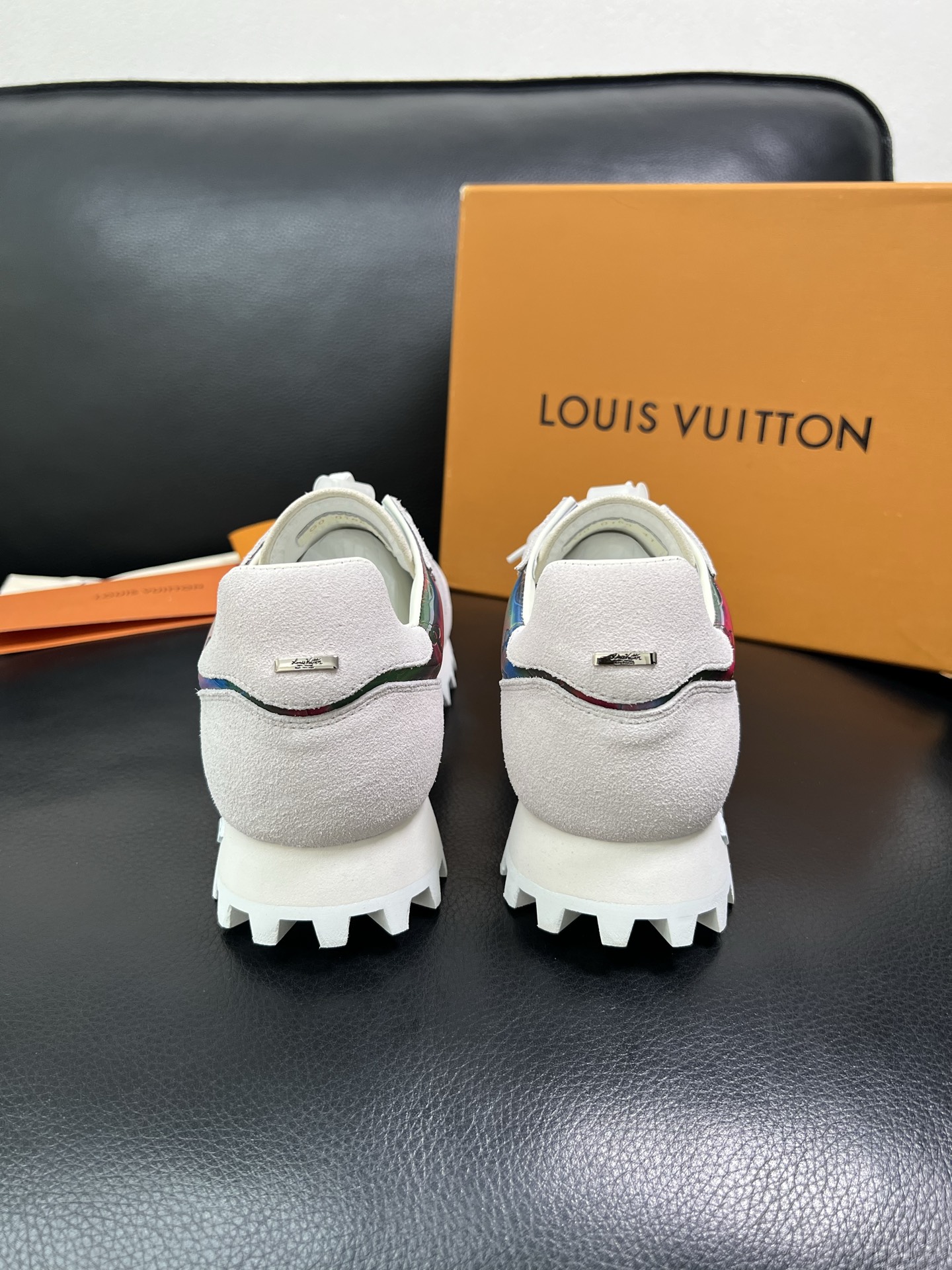 Lv 高品质 顶级工艺品 路易威登，专柜同步，鞋面意大利进口，高品质拼接缤纷色彩复杂工艺品，进口水染牛里
