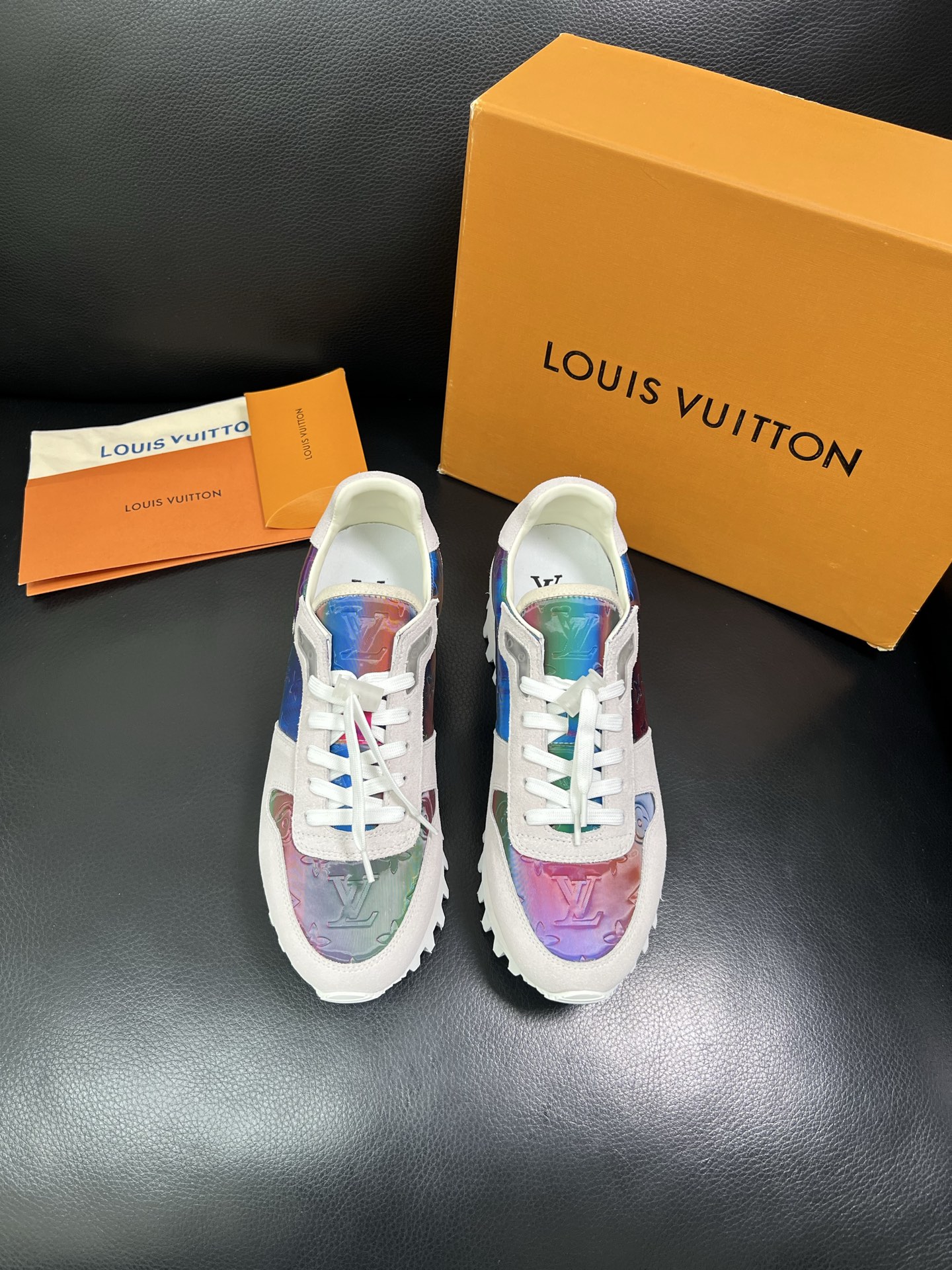 Lv 高品质 顶级工艺品 路易威登，专柜同步，鞋面意大利进口，高品质拼接缤纷色彩复杂工艺品，进口水染牛里