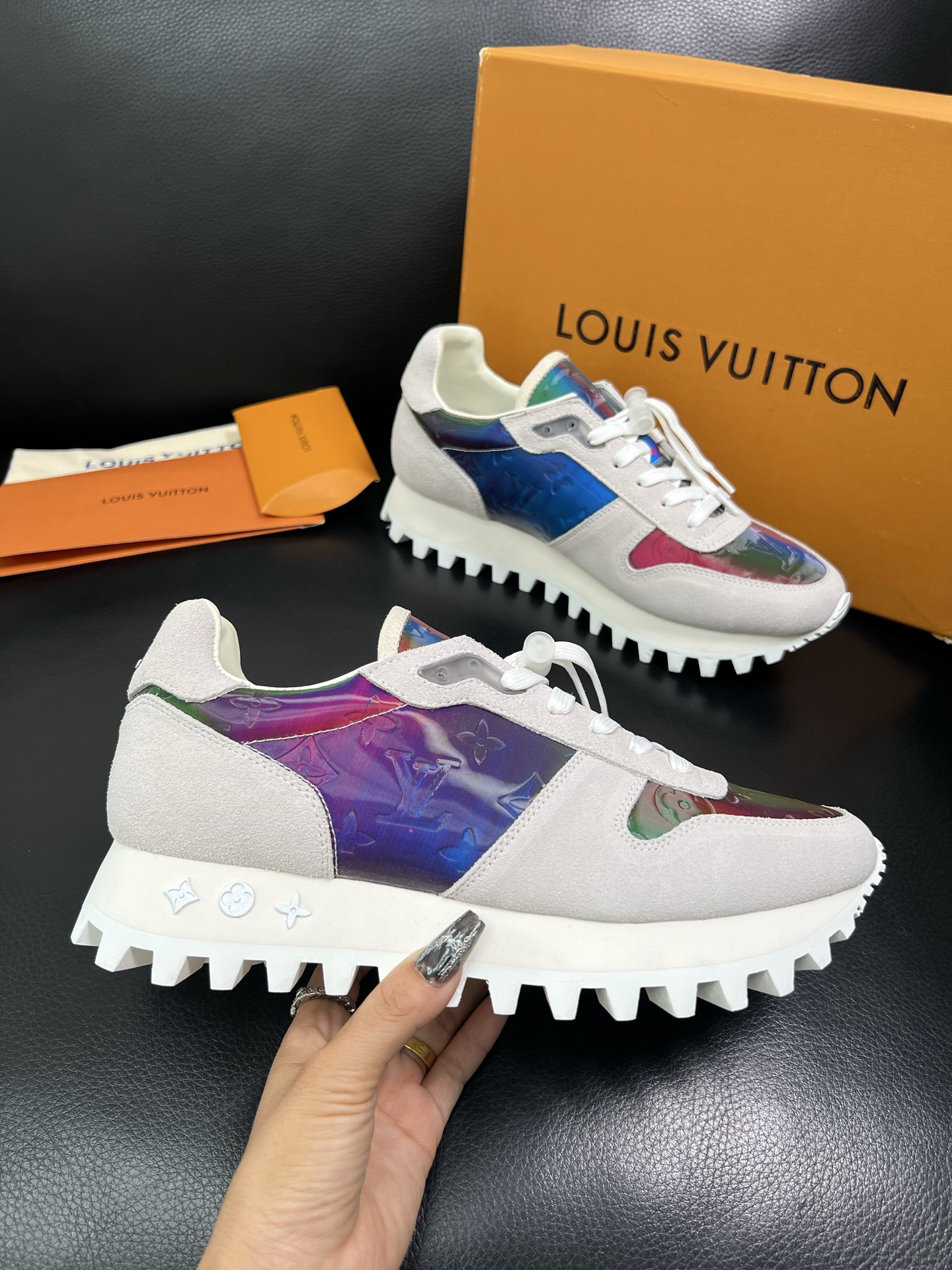 Lv 高品质 顶级工艺品 路易威登，专柜同步，鞋面意大利进口，高品质拼接缤纷色彩复杂工艺品，进口水染牛里