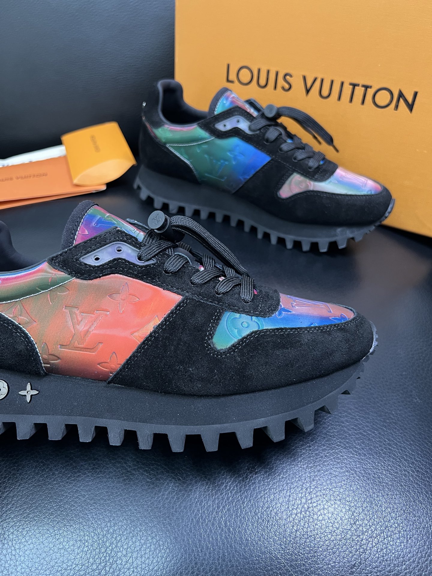 Lv 高品质 顶级工艺品 路易威登，专柜同步，鞋面意大利进口，高品质拼接缤纷色彩复杂工艺品，进口水染牛里