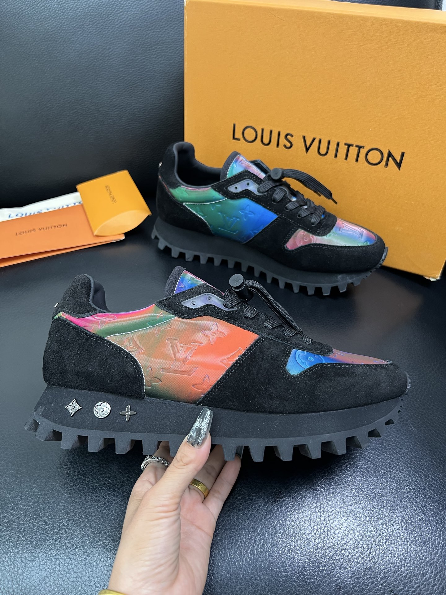 Lv 高品质 顶级工艺品 路易威登，专柜同步，鞋面意大利进口，高品质拼接缤纷色彩复杂工艺品，进口水染牛里