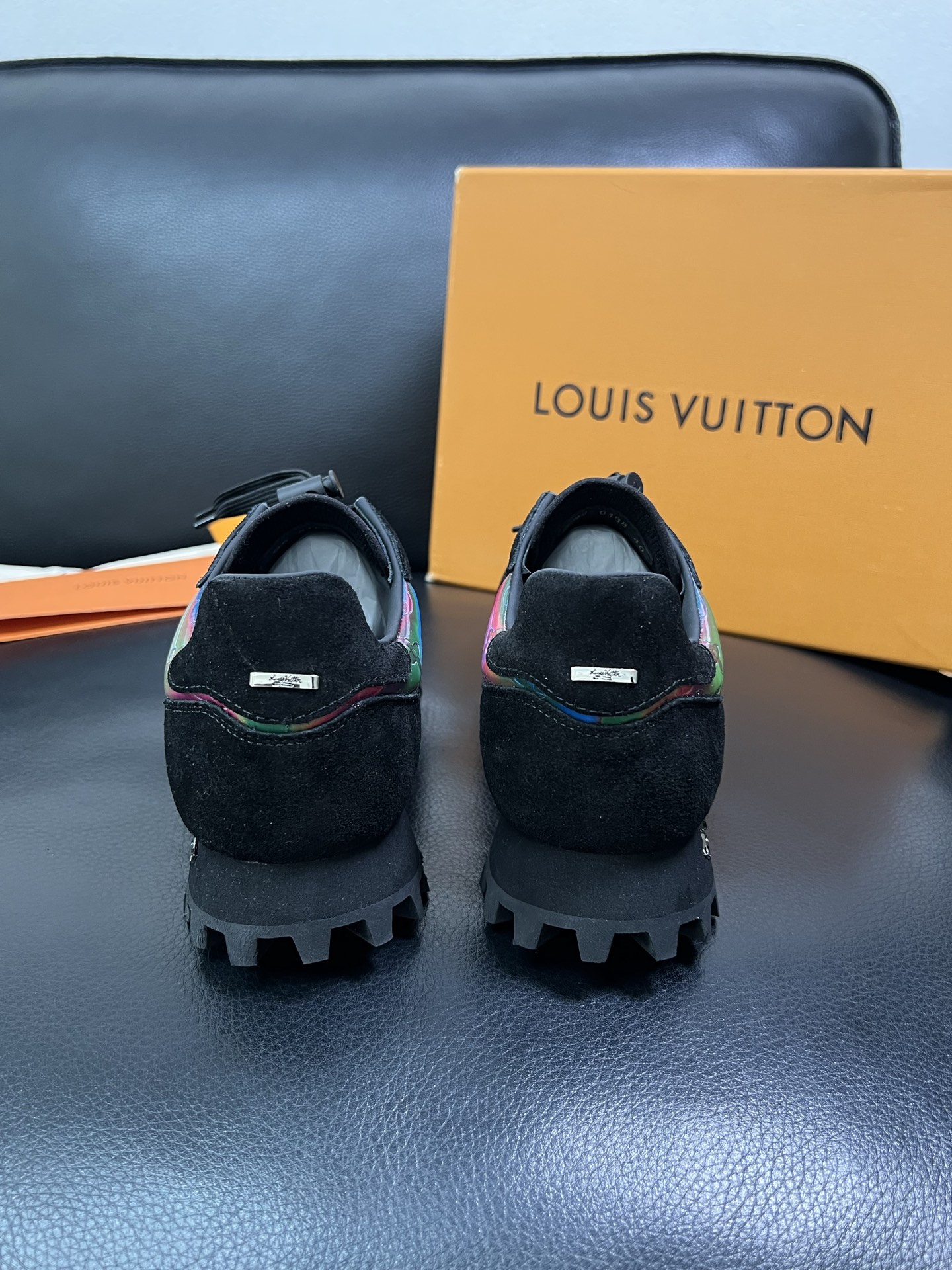 Lv 高品质 顶级工艺品 路易威登，专柜同步，鞋面意大利进口，高品质拼接缤纷色彩复杂工艺品，进口水染牛里