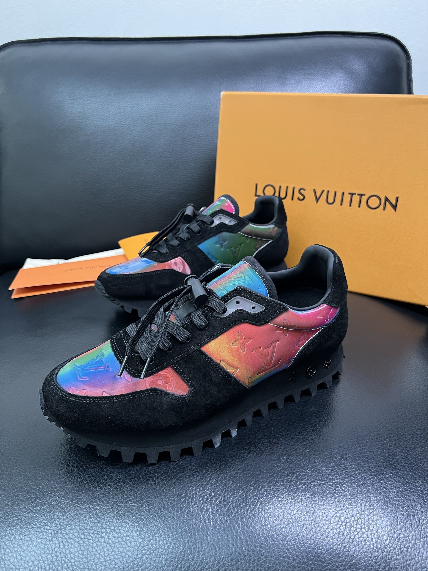 Lv 高品质 顶级工艺品 路易威登，专柜同步，鞋面意大利进口，高品质拼接缤纷色彩复杂工艺品，进口水染牛里