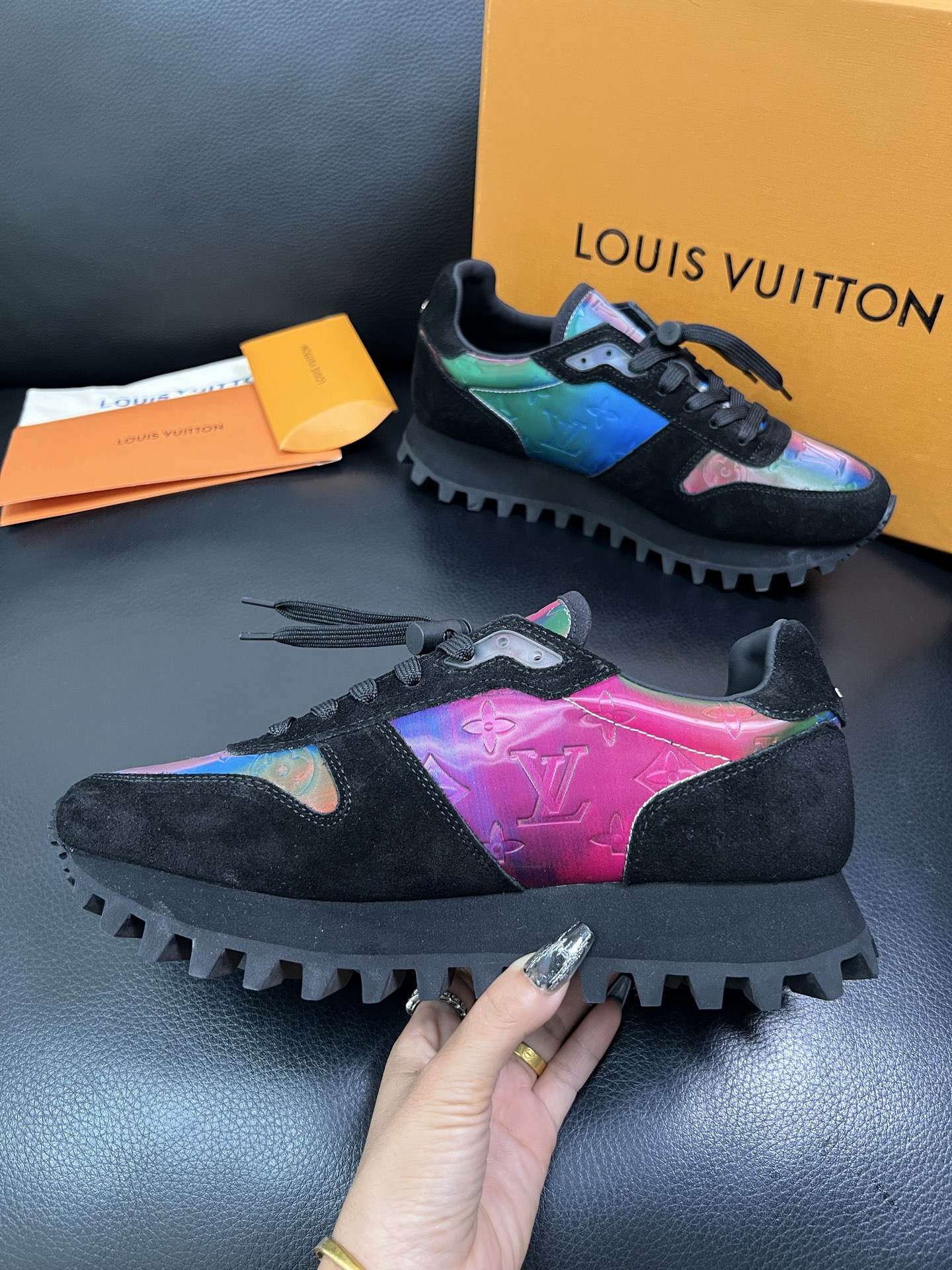 Lv 高品质 顶级工艺品 路易威登，专柜同步，鞋面意大利进口，高品质拼接缤纷色彩复杂工艺品，进口水染牛里