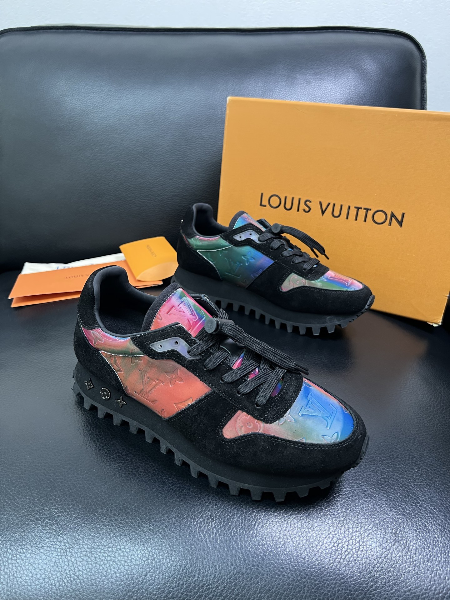 Lv 高品质 顶级工艺品 路易威登，专柜同步，鞋面意大利进口，高品质拼接缤纷色彩复杂工艺品，进口水染牛里