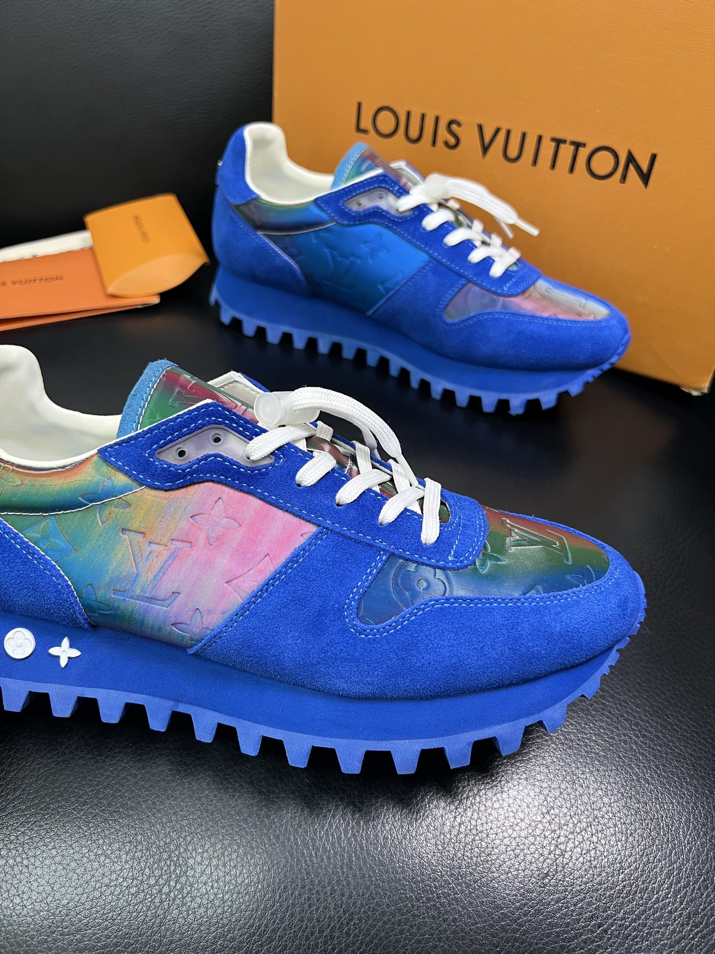 Lv 高品质 顶级工艺品 路易威登，专柜同步，鞋面意大利进口，高品质拼接缤纷色彩复杂工艺品，进口水染牛里