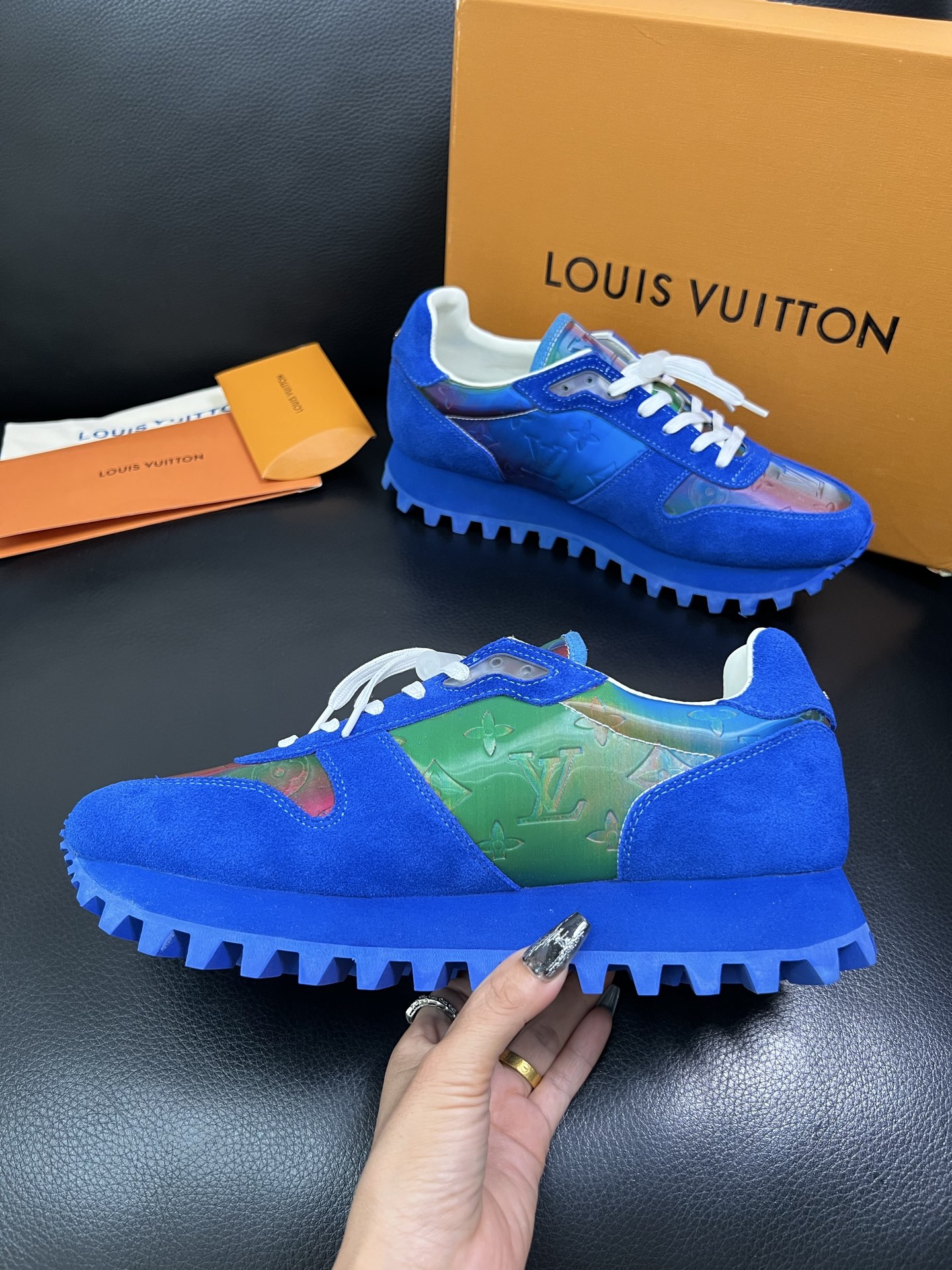 Lv 高品质 顶级工艺品 路易威登，专柜同步，鞋面意大利进口，高品质拼接缤纷色彩复杂工艺品，进口水染牛里