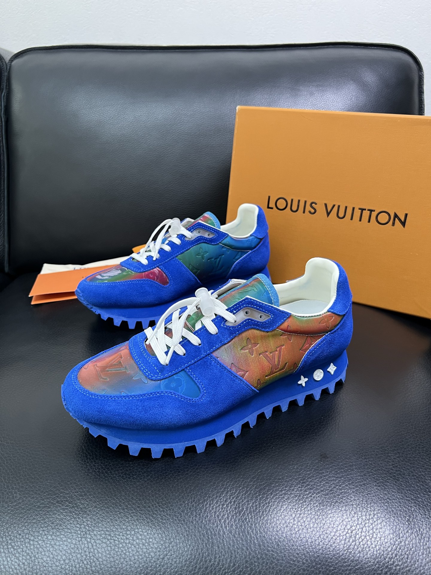 Lv 高品质 顶级工艺品 路易威登，专柜同步，鞋面意大利进口，高品质拼接缤纷色彩复杂工艺品，进口水染牛里