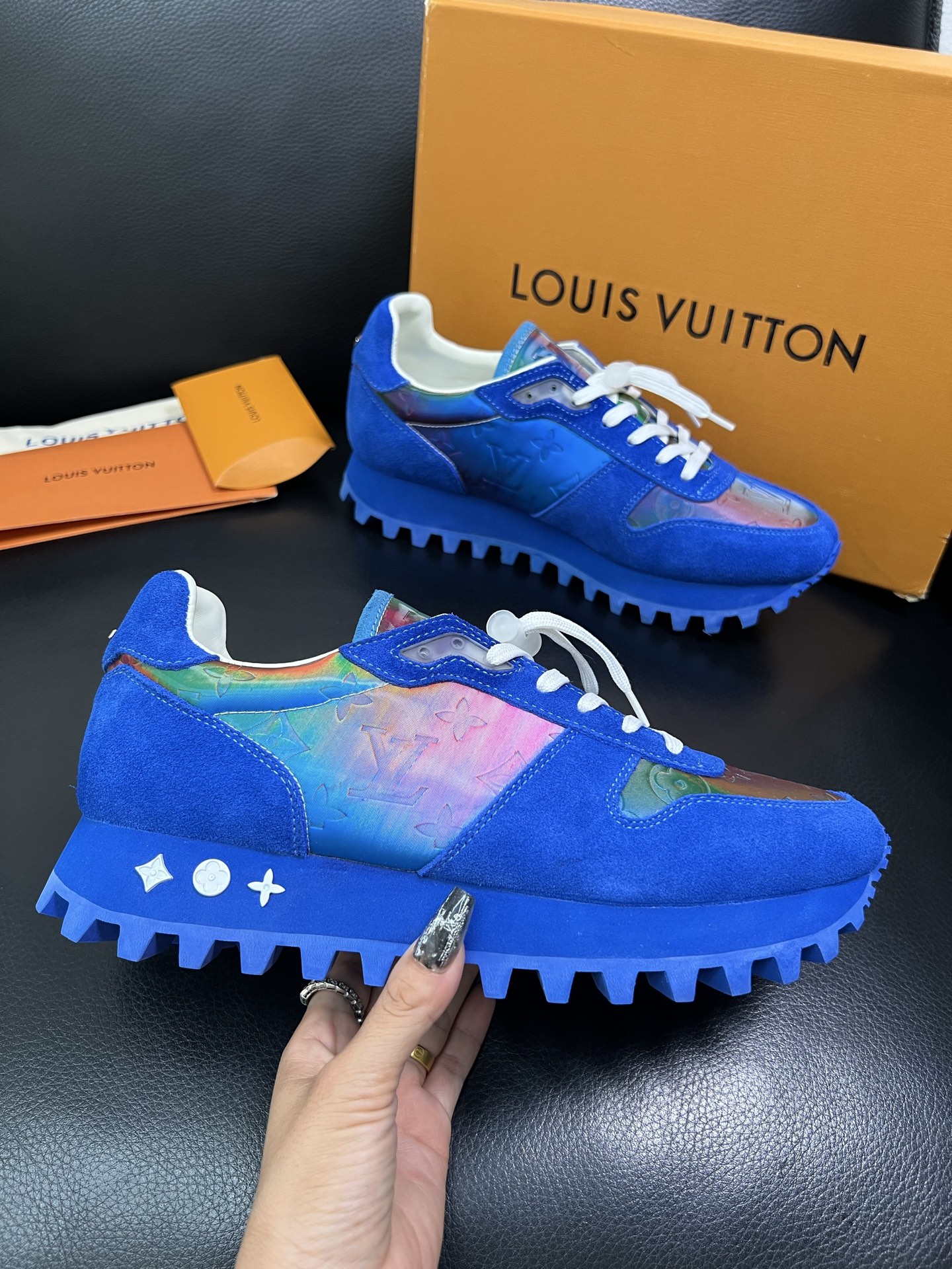 Lv 高品质 顶级工艺品 路易威登，专柜同步，鞋面意大利进口，高品质拼接缤纷色彩复杂工艺品，进口水染牛里
