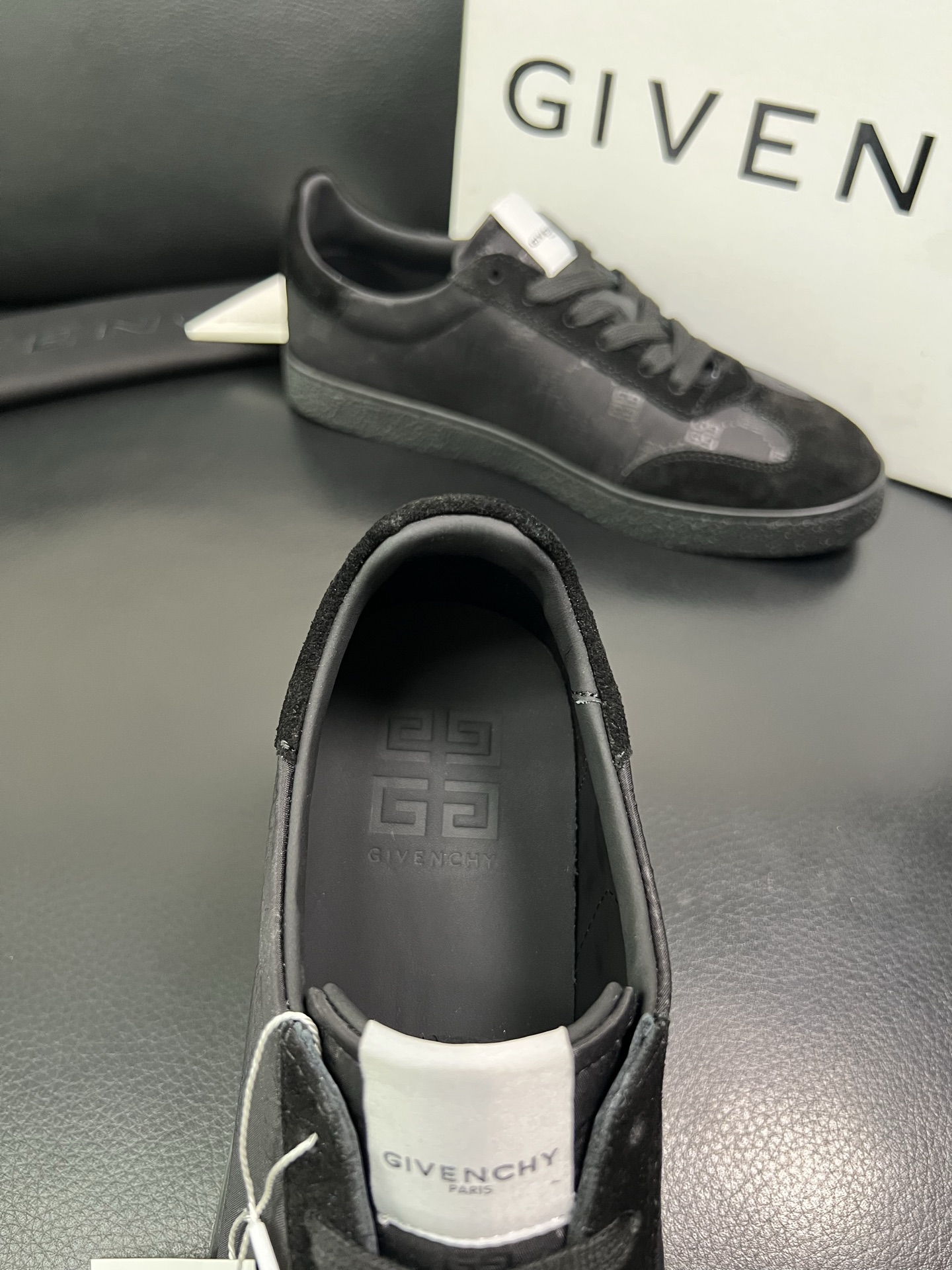 Givenchy 高品质 顶级工艺品 纪梵希 专柜同步原厂配置，意大利进口牛皮搭配网布面料，全鞋配件私模