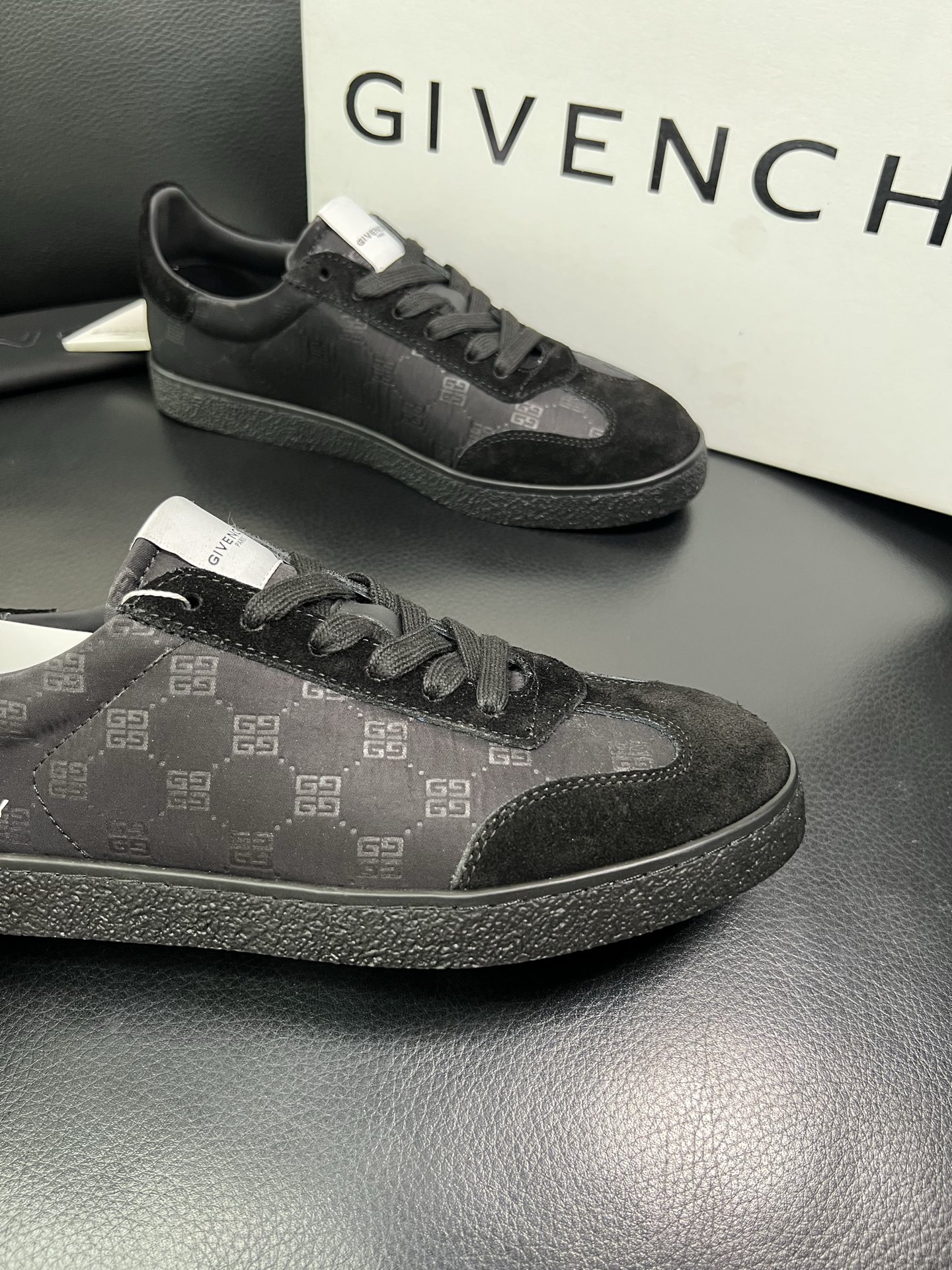Givenchy 高品质 顶级工艺品 纪梵希 专柜同步原厂配置，意大利进口牛皮搭配网布面料，全鞋配件私模