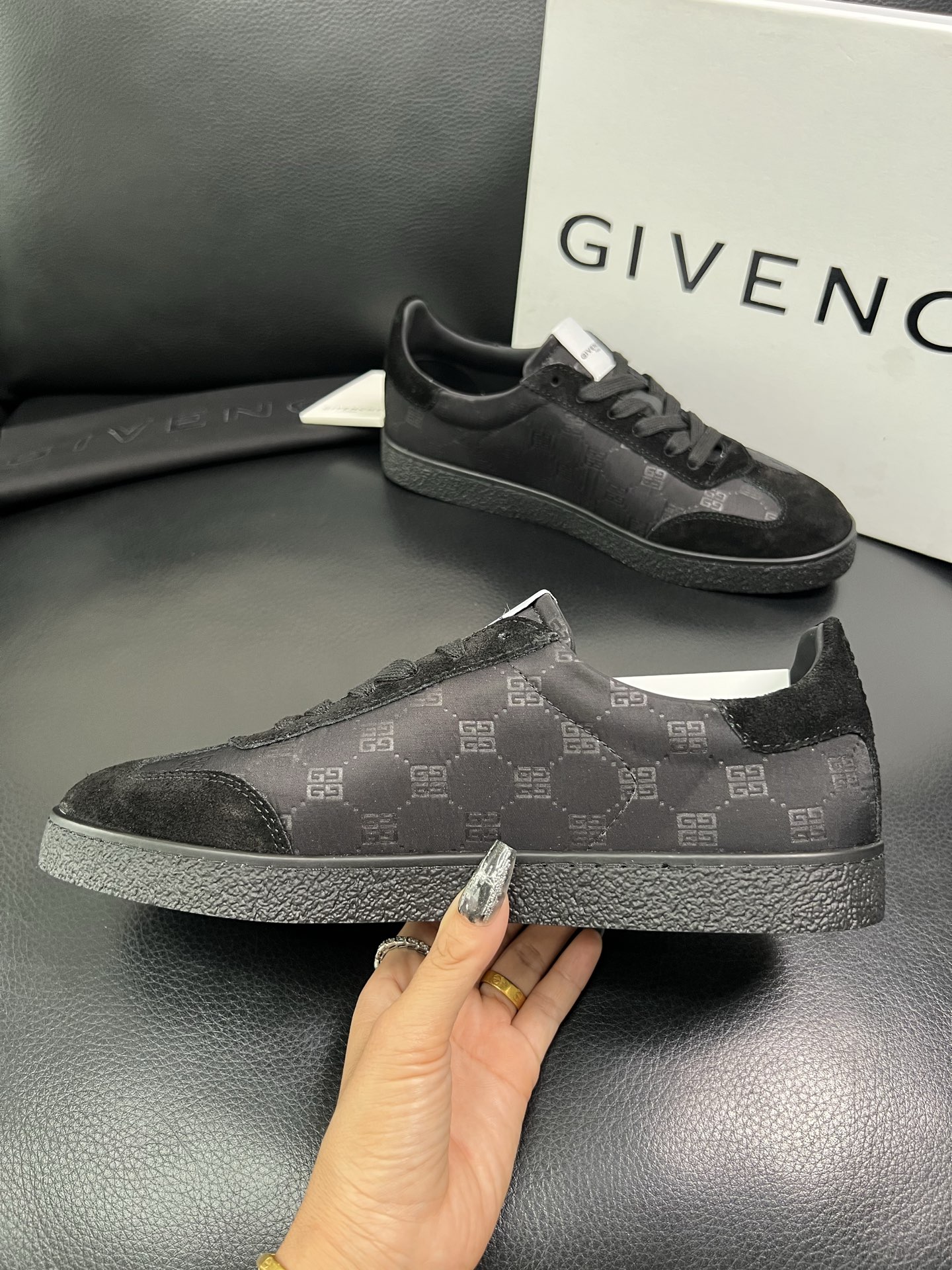 Givenchy 高品质 顶级工艺品 纪梵希 专柜同步原厂配置，意大利进口牛皮搭配网布面料，全鞋配件私模