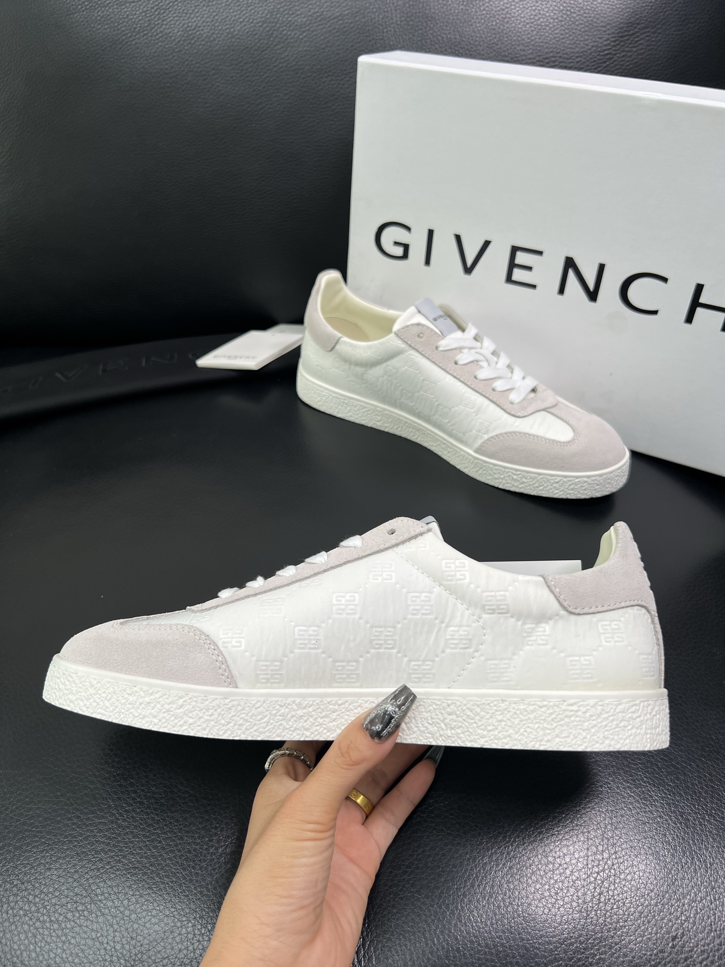 Givenchy 高品质 顶级工艺品 纪梵希 专柜同步原厂配置，意大利进口牛皮搭配网布面料，全鞋配件私模