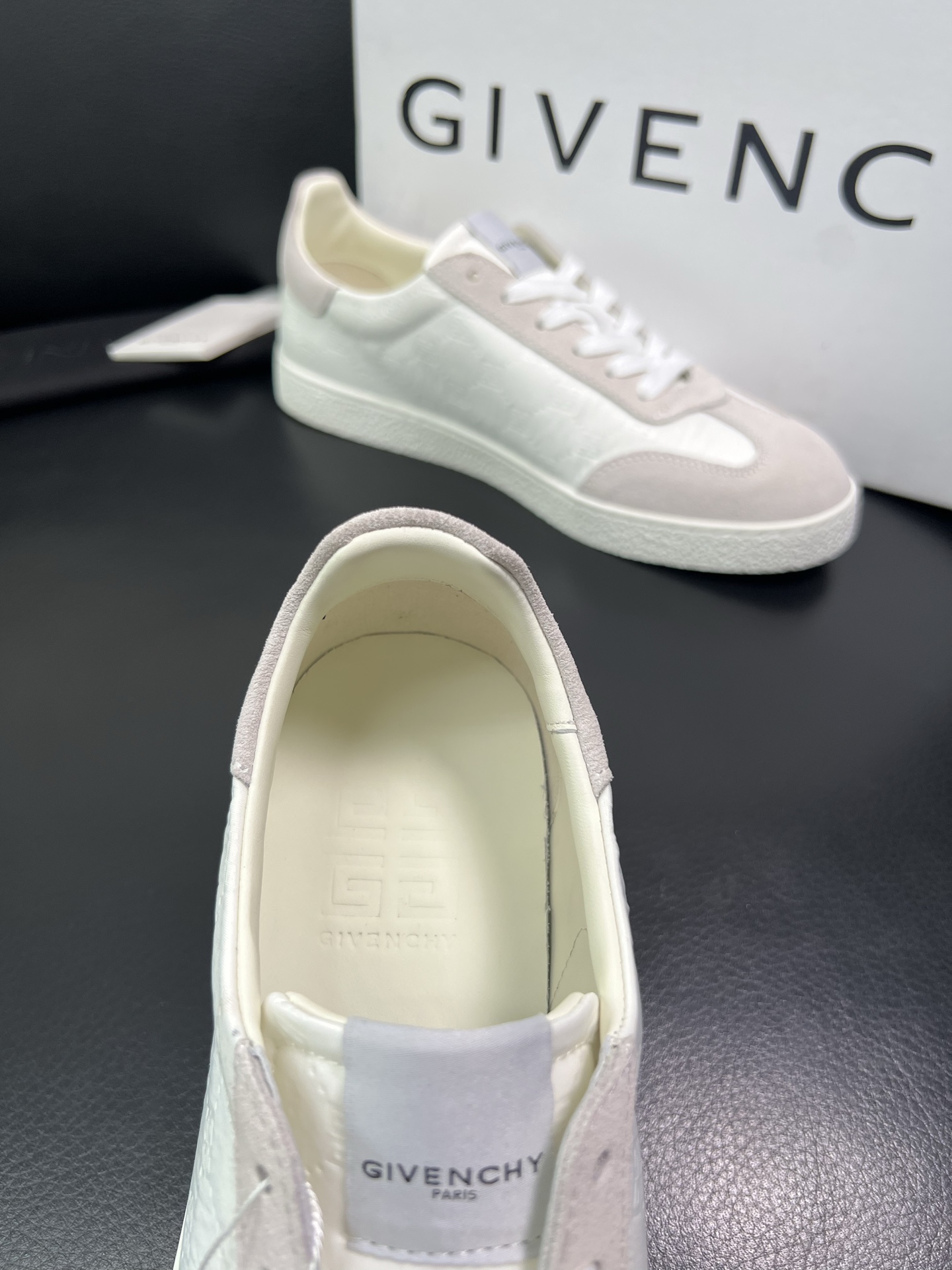 Givenchy 高品质 顶级工艺品 纪梵希 专柜同步原厂配置，意大利进口牛皮搭配网布面料，全鞋配件私模