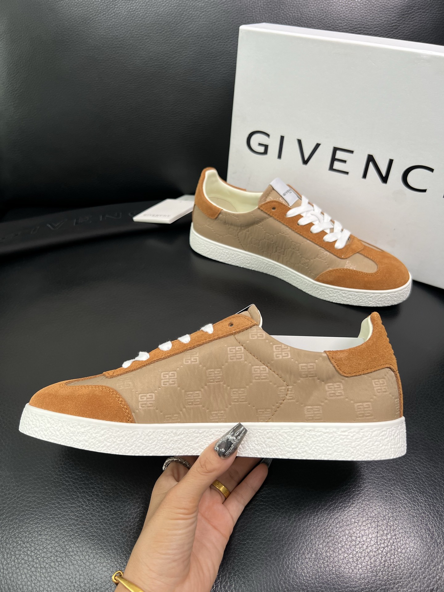 Givenchy 高品质 顶级工艺品 纪梵希 专柜同步原厂配置，意大利进口牛皮搭配网布面料，全鞋配件私模