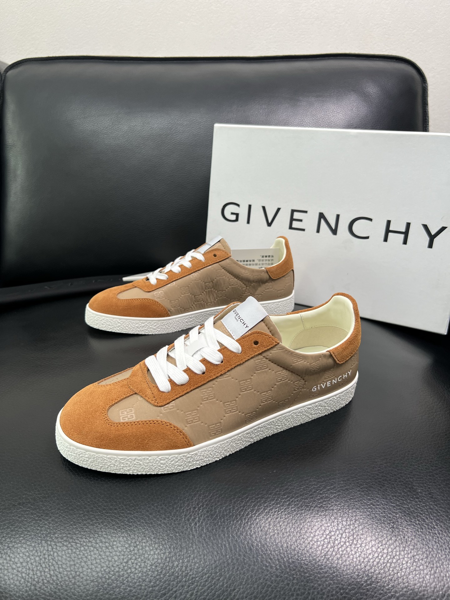 Givenchy 高品质 顶级工艺品 纪梵希 专柜同步原厂配置，意大利进口牛皮搭配网布面料，全鞋配件私模