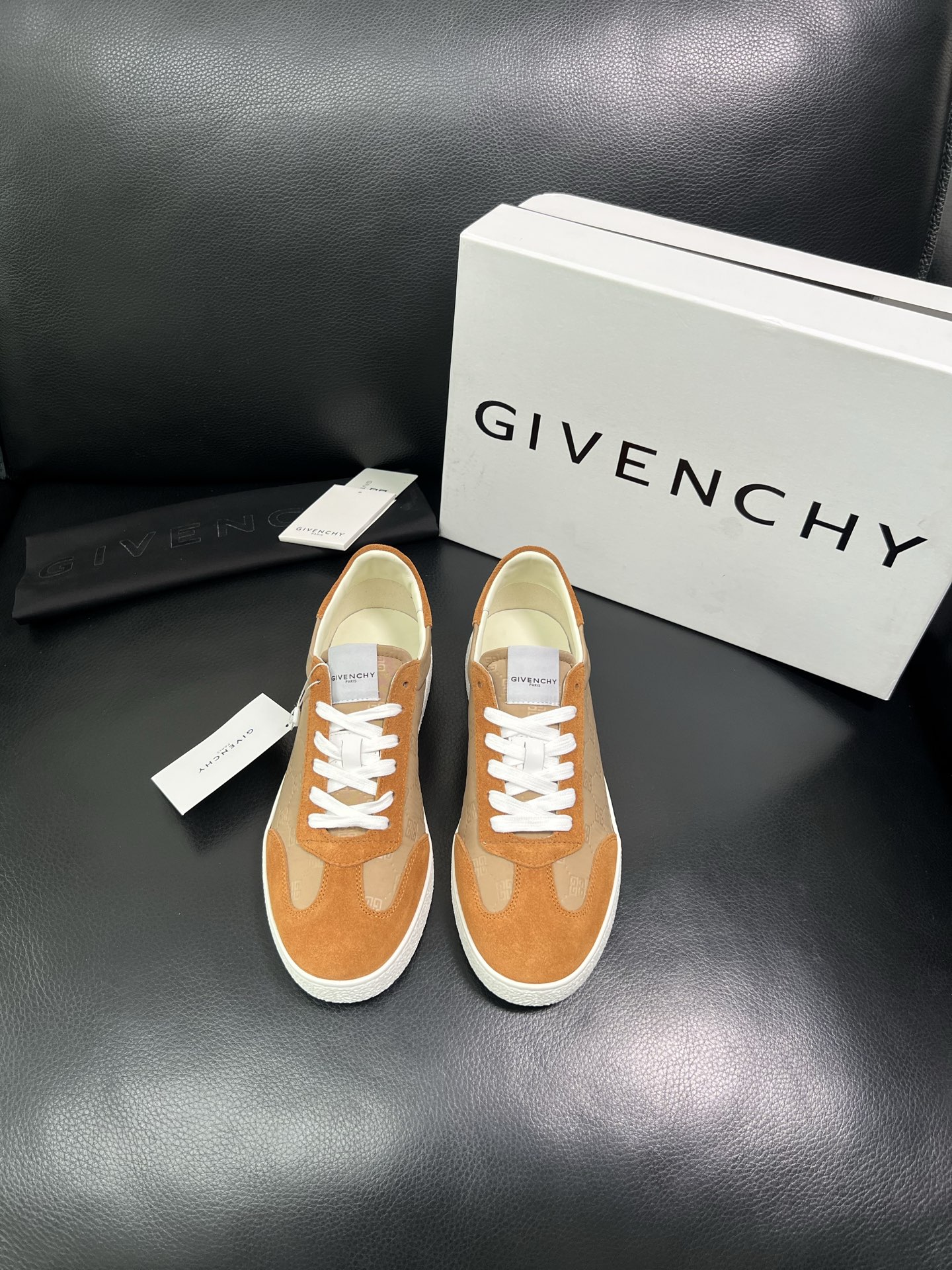 Givenchy 高品质 顶级工艺品 纪梵希 专柜同步原厂配置，意大利进口牛皮搭配网布面料，全鞋配件私模