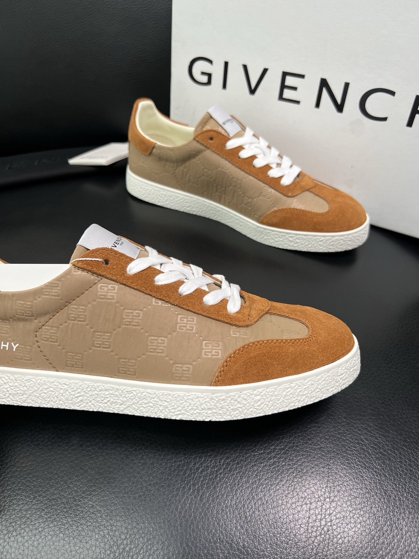 Givenchy 高品质 顶级工艺品 纪梵希 专柜同步原厂配置，意大利进口牛皮搭配网布面料，全鞋配件私模
