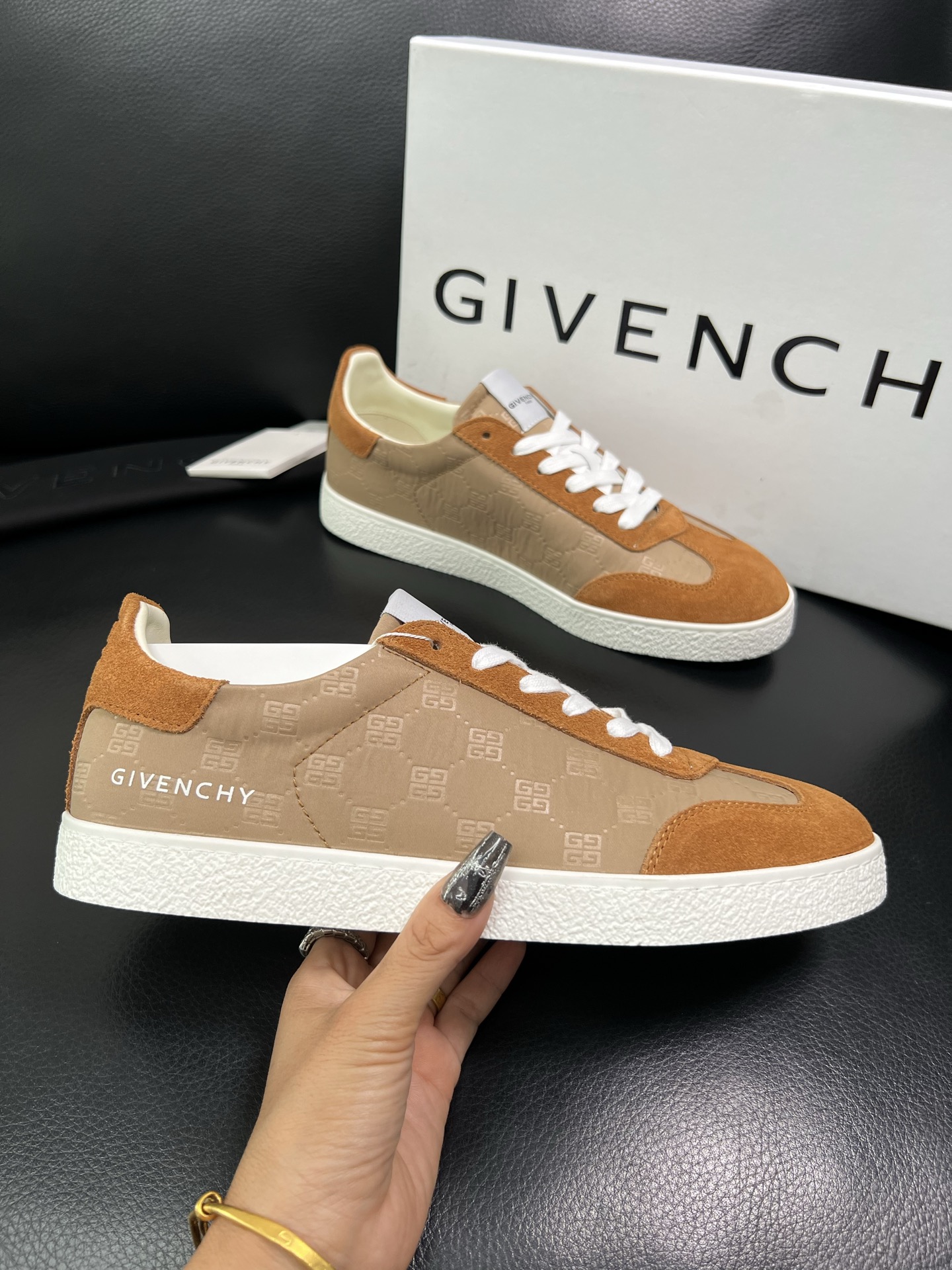 Givenchy 高品质 顶级工艺品 纪梵希 专柜同步原厂配置，意大利进口牛皮搭配网布面料，全鞋配件私模