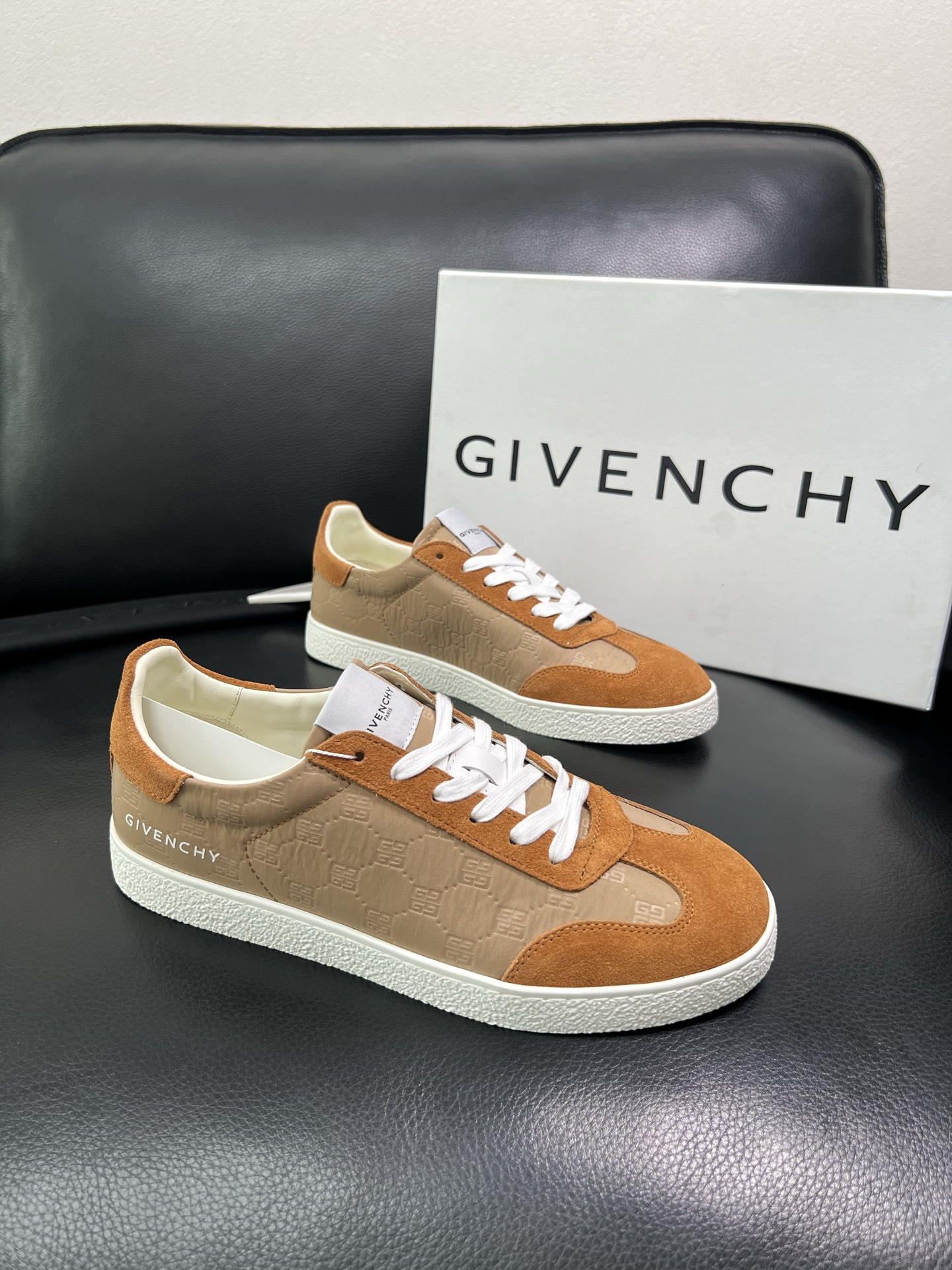 Givenchy 高品质 顶级工艺品 纪梵希 专柜同步原厂配置，意大利进口牛皮搭配网布面料，全鞋配件私模