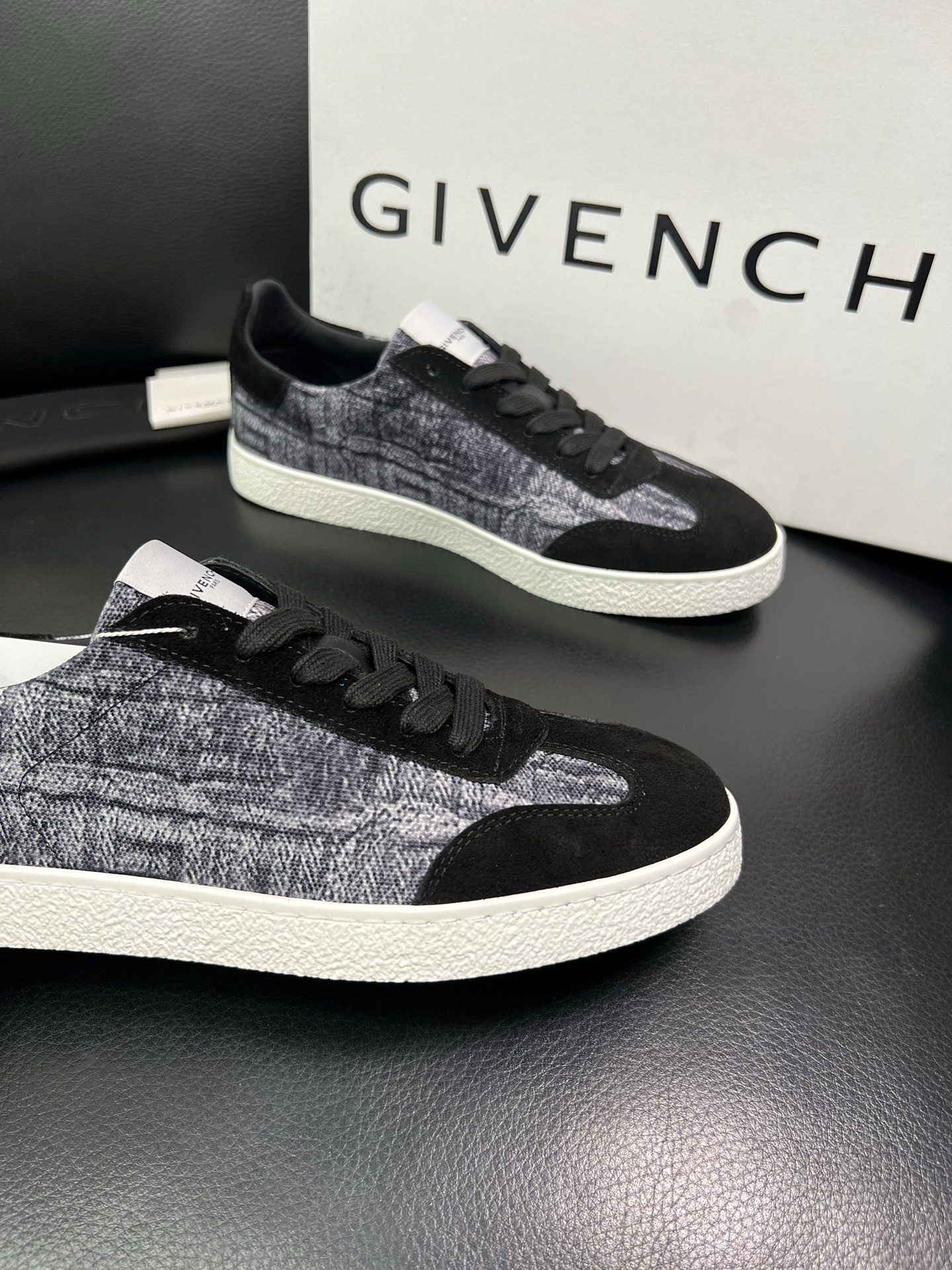 Givenchy 高品质 顶级工艺品 纪梵希 专柜同步原厂配置，意大利进口牛皮搭配网布面料，全鞋配件私模