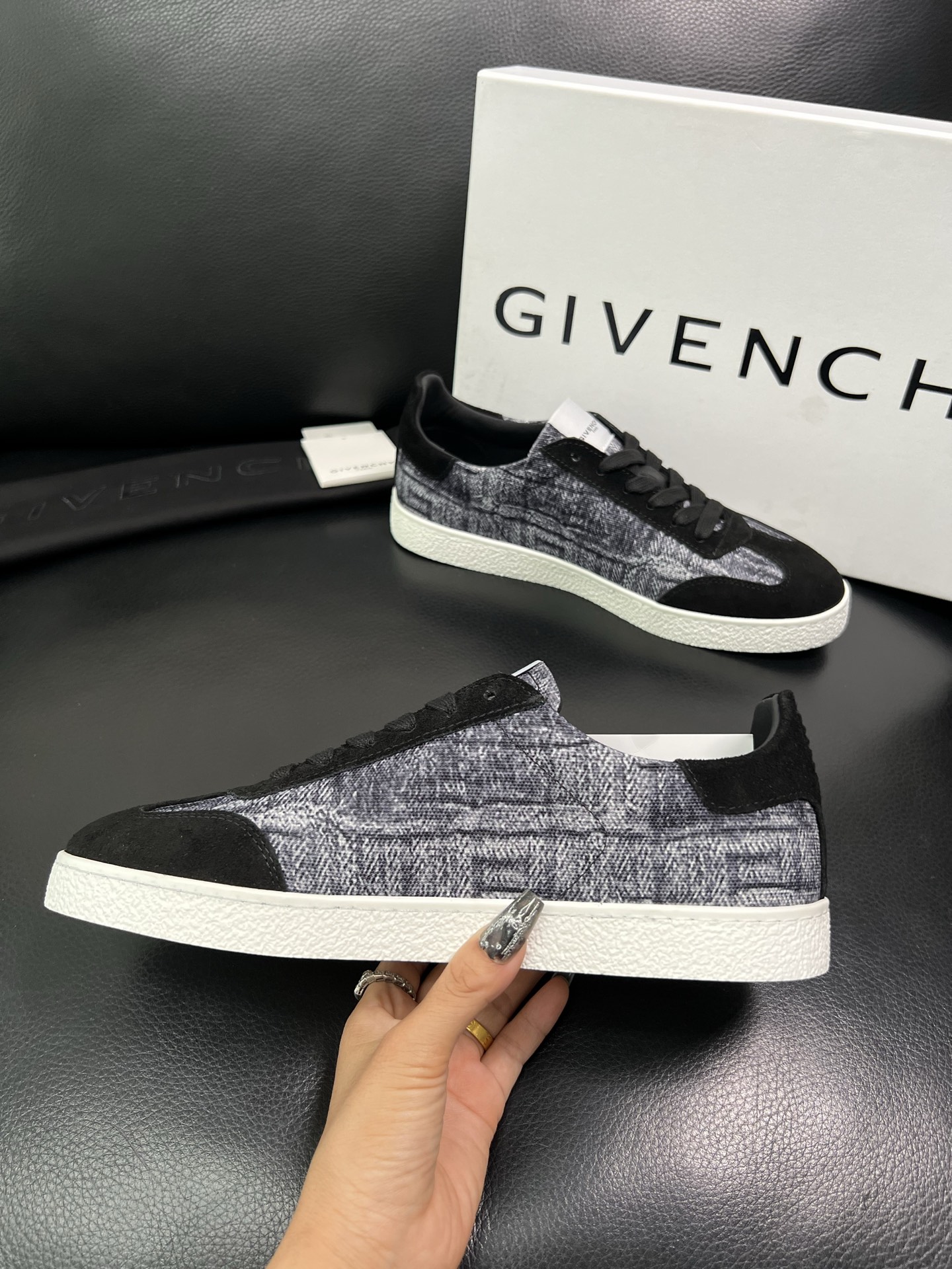 Givenchy 高品质 顶级工艺品 纪梵希 专柜同步原厂配置，意大利进口牛皮搭配网布面料，全鞋配件私模