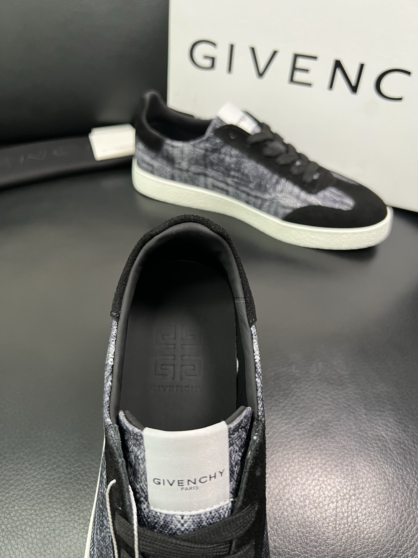 Givenchy 高品质 顶级工艺品 纪梵希 专柜同步原厂配置，意大利进口牛皮搭配网布面料，全鞋配件私模