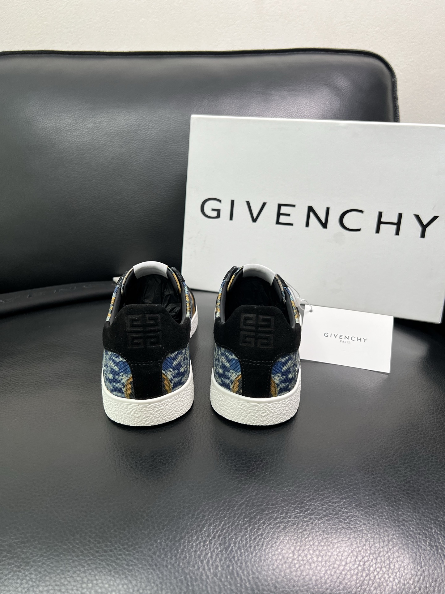 Givenchy 高品质 顶级工艺品 纪梵希 专柜同步原厂配置，意大利进口牛皮搭配网布面料，全鞋配件私模