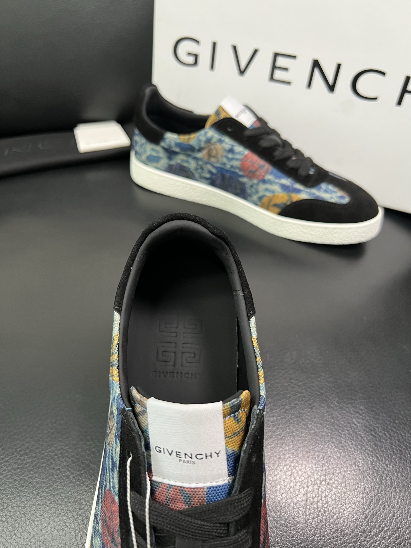 Givenchy 高品质 顶级工艺品 纪梵希 专柜同步原厂配置，意大利进口牛皮搭配网布面料，全鞋配件私模