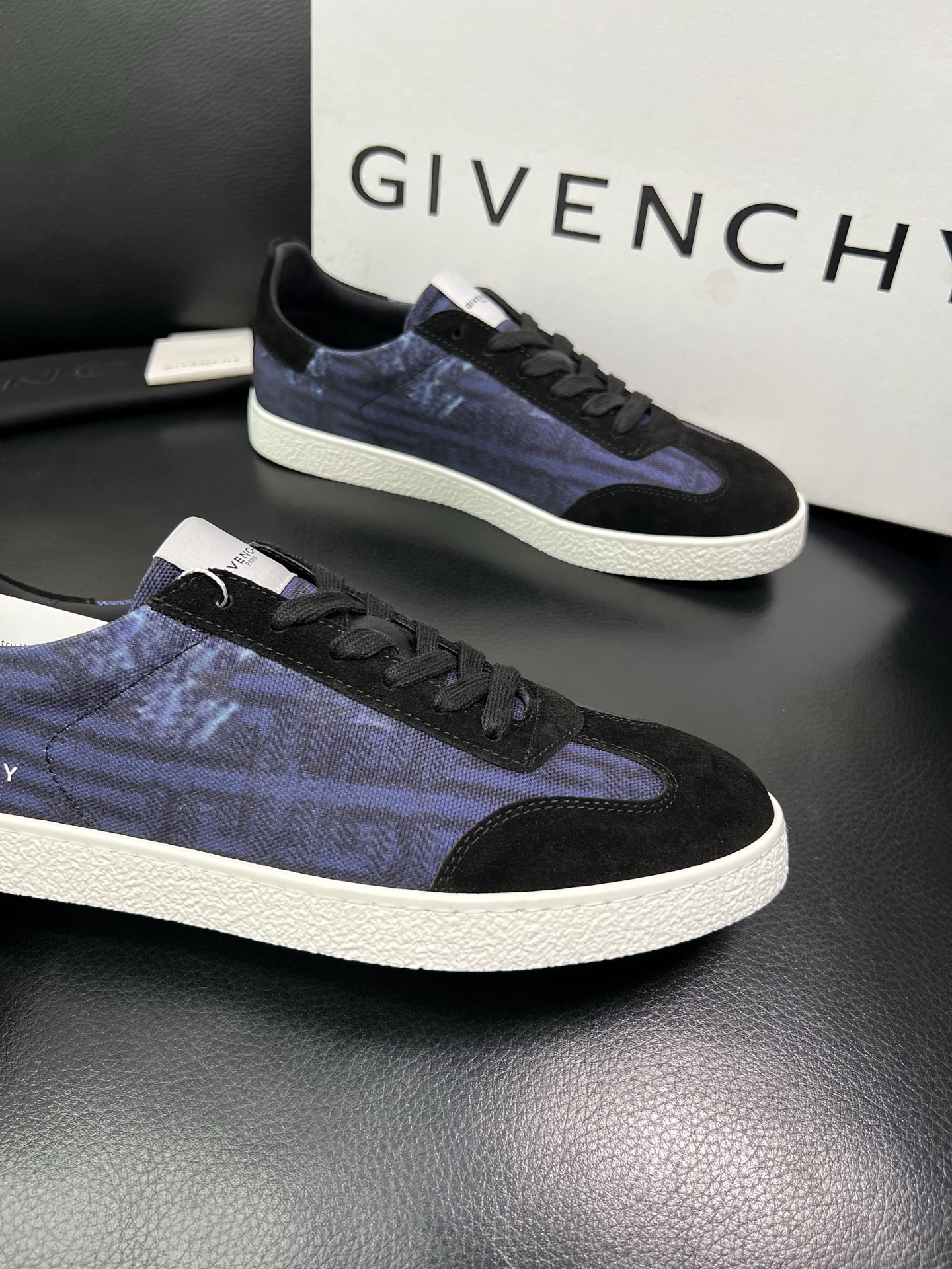 Givenchy 高品质 顶级工艺品 纪梵希 专柜同步原厂配置，意大利进口牛皮搭配网布面料，全鞋配件私模