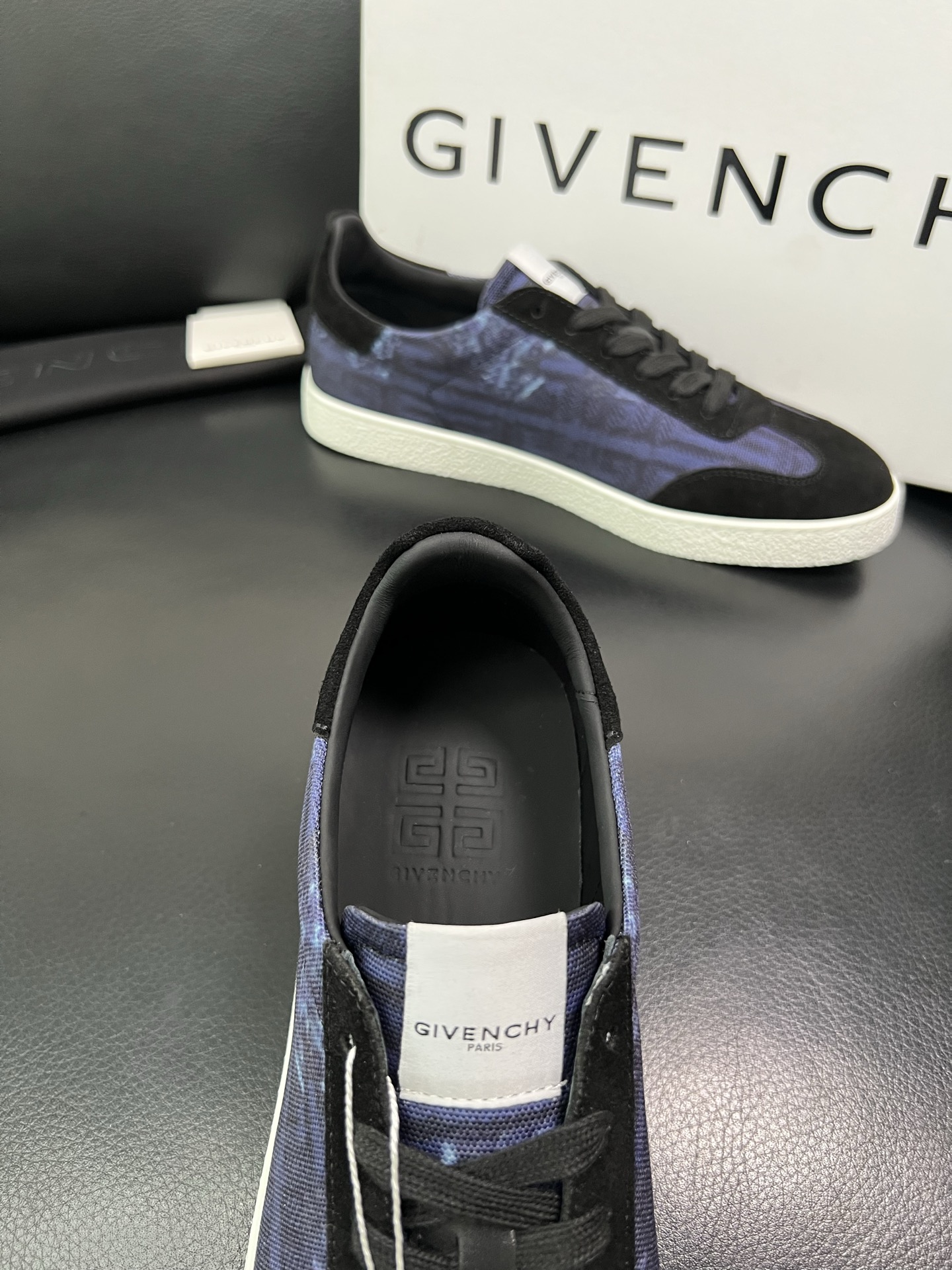 Givenchy 高品质 顶级工艺品 纪梵希 专柜同步原厂配置，意大利进口牛皮搭配网布面料，全鞋配件私模