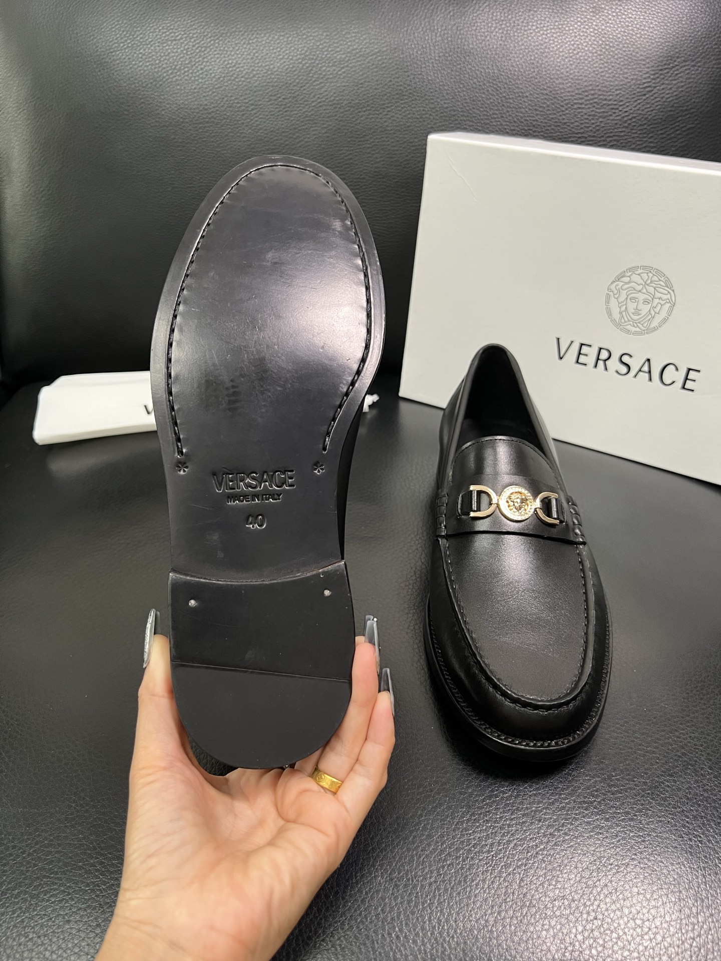 VERSACE 高品质 顶级工艺品 范思哲 专柜同步原厂配置，意大利进口牛皮搭配面料，全鞋配件私模打造，