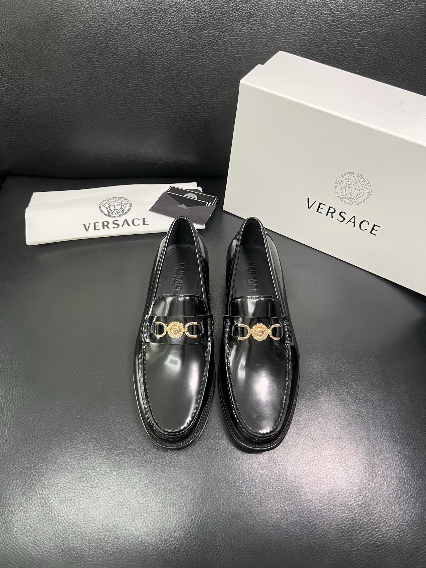 VERSACE 高品质 顶级工艺品 范思哲 专柜同步原厂配置，意大利进口牛皮搭配面料，全鞋配件私模打造，