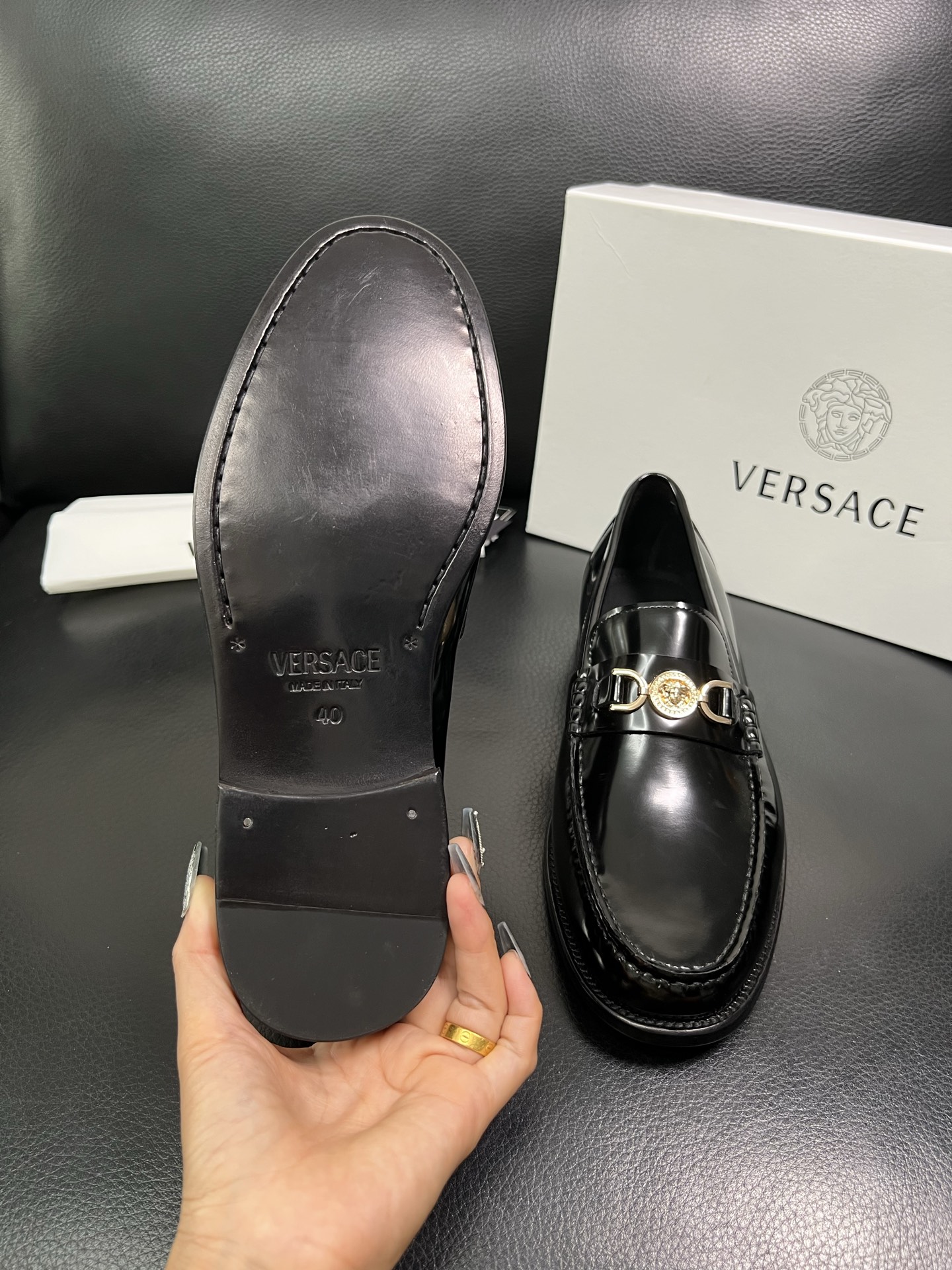 VERSACE 高品质 顶级工艺品 范思哲 专柜同步原厂配置，意大利进口牛皮搭配面料，全鞋配件私模打造，