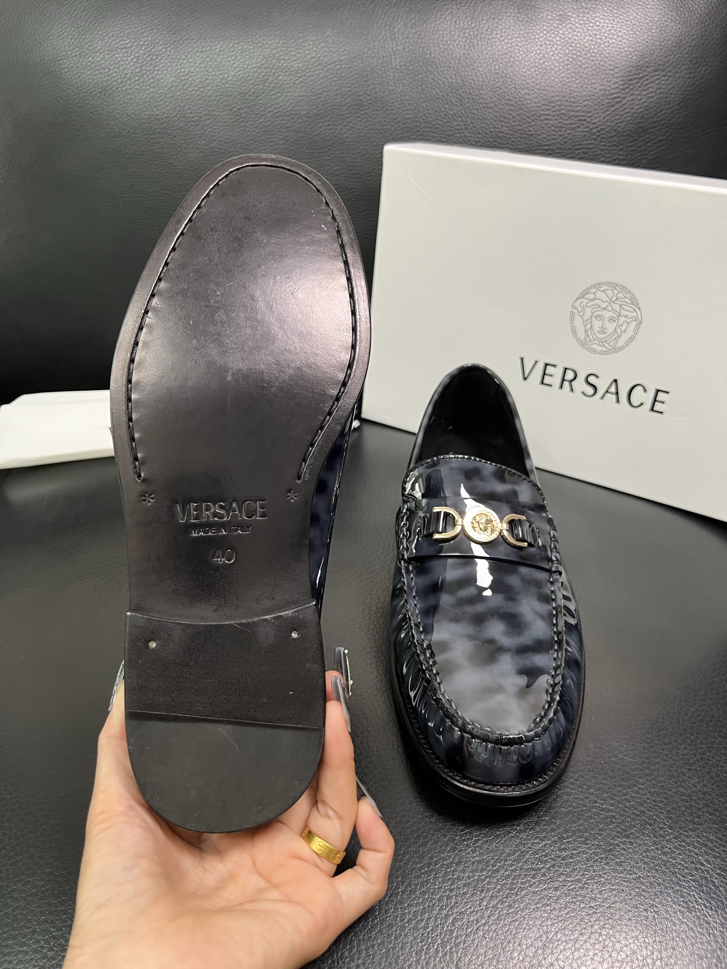VERSACE 高品质 顶级工艺品 范思哲 专柜同步原厂配置，意大利进口牛皮搭配面料，全鞋配件私模打造，