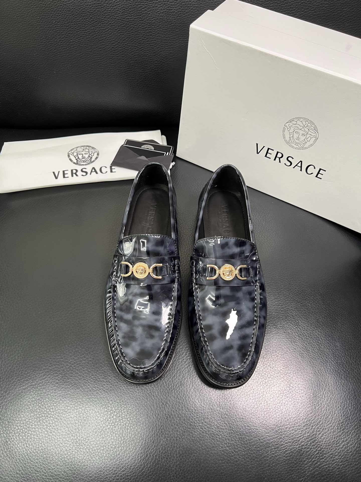 VERSACE 高品质 顶级工艺品 范思哲 专柜同步原厂配置，意大利进口牛皮搭配面料，全鞋配件私模打造，