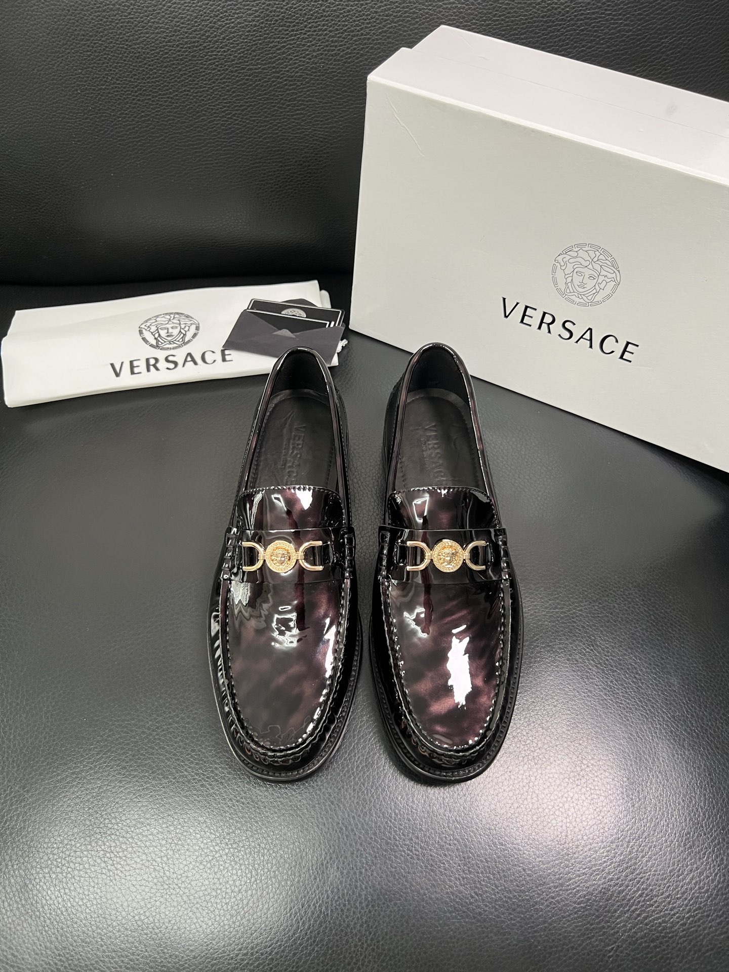 VERSACE 高品质 顶级工艺品 范思哲 专柜同步原厂配置，意大利进口牛皮搭配面料，全鞋配件私模打造，