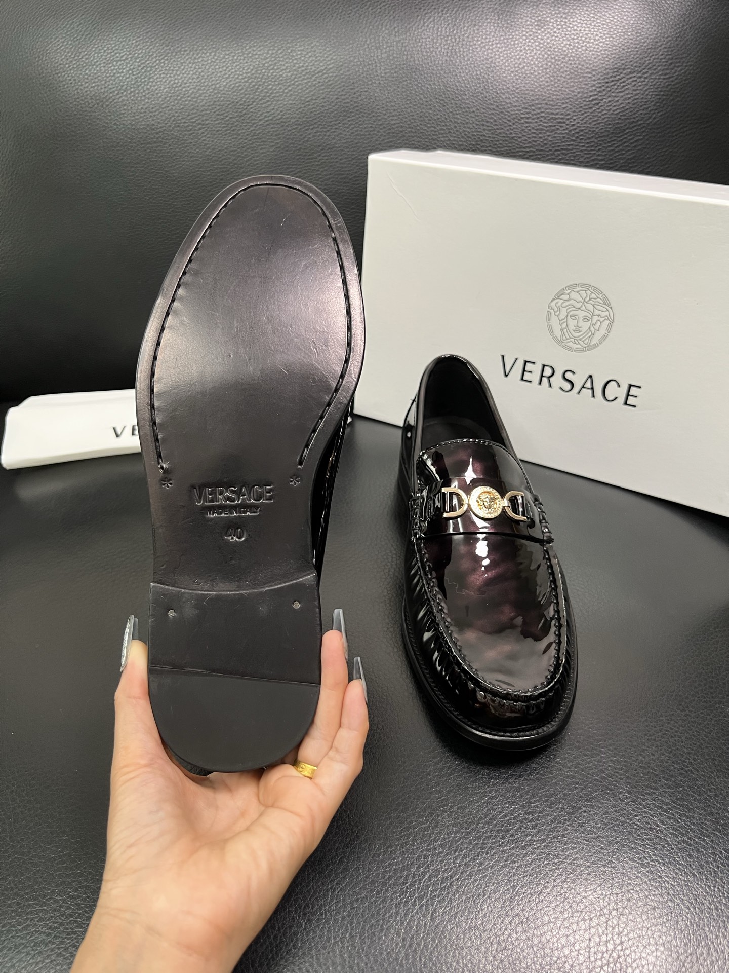 VERSACE 高品质 顶级工艺品 范思哲 专柜同步原厂配置，意大利进口牛皮搭配面料，全鞋配件私模打造，