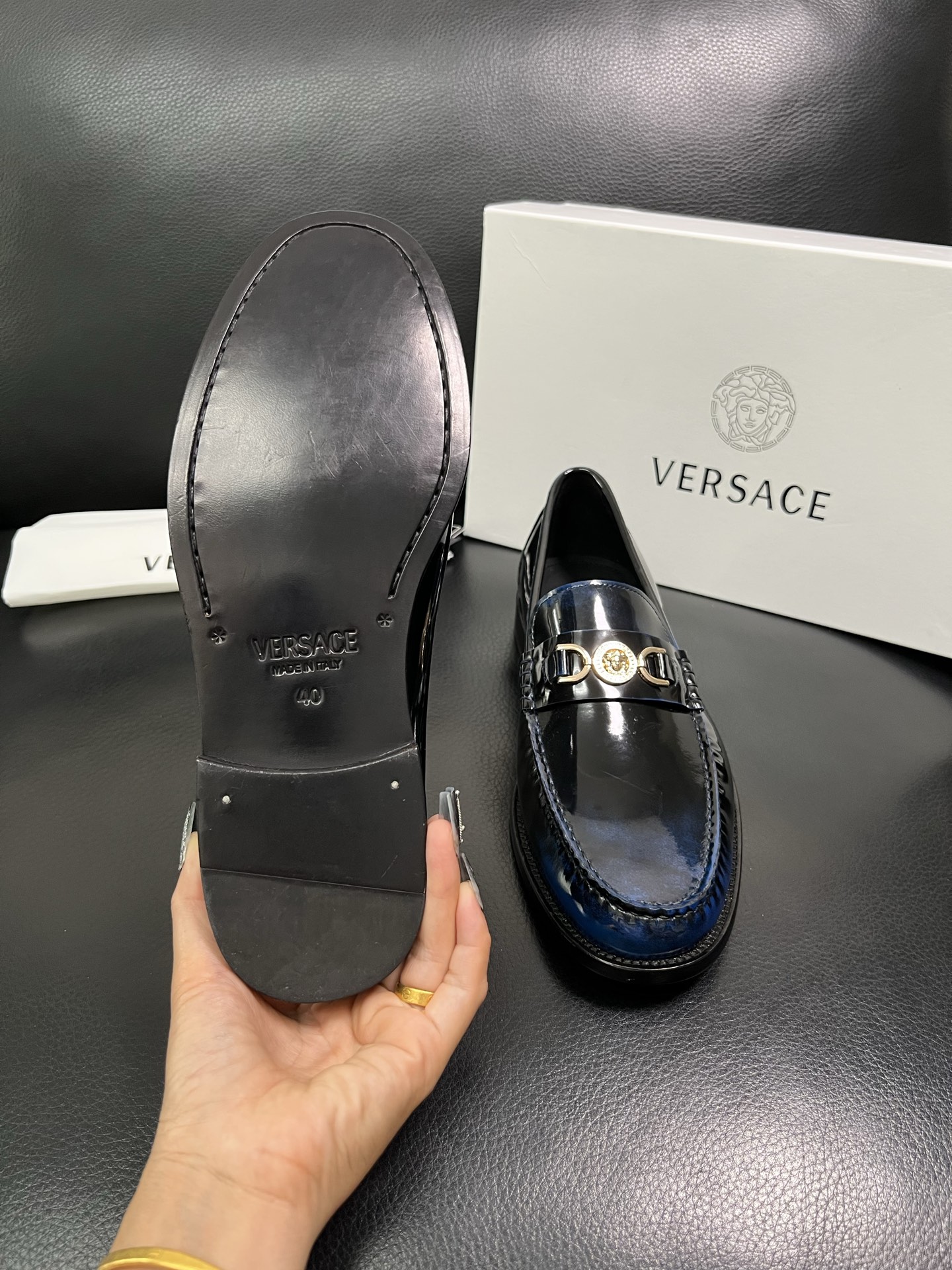 VERSACE 高品质 顶级工艺品 范思哲 专柜同步原厂配置，意大利进口牛皮搭配面料，全鞋配件私模打造，